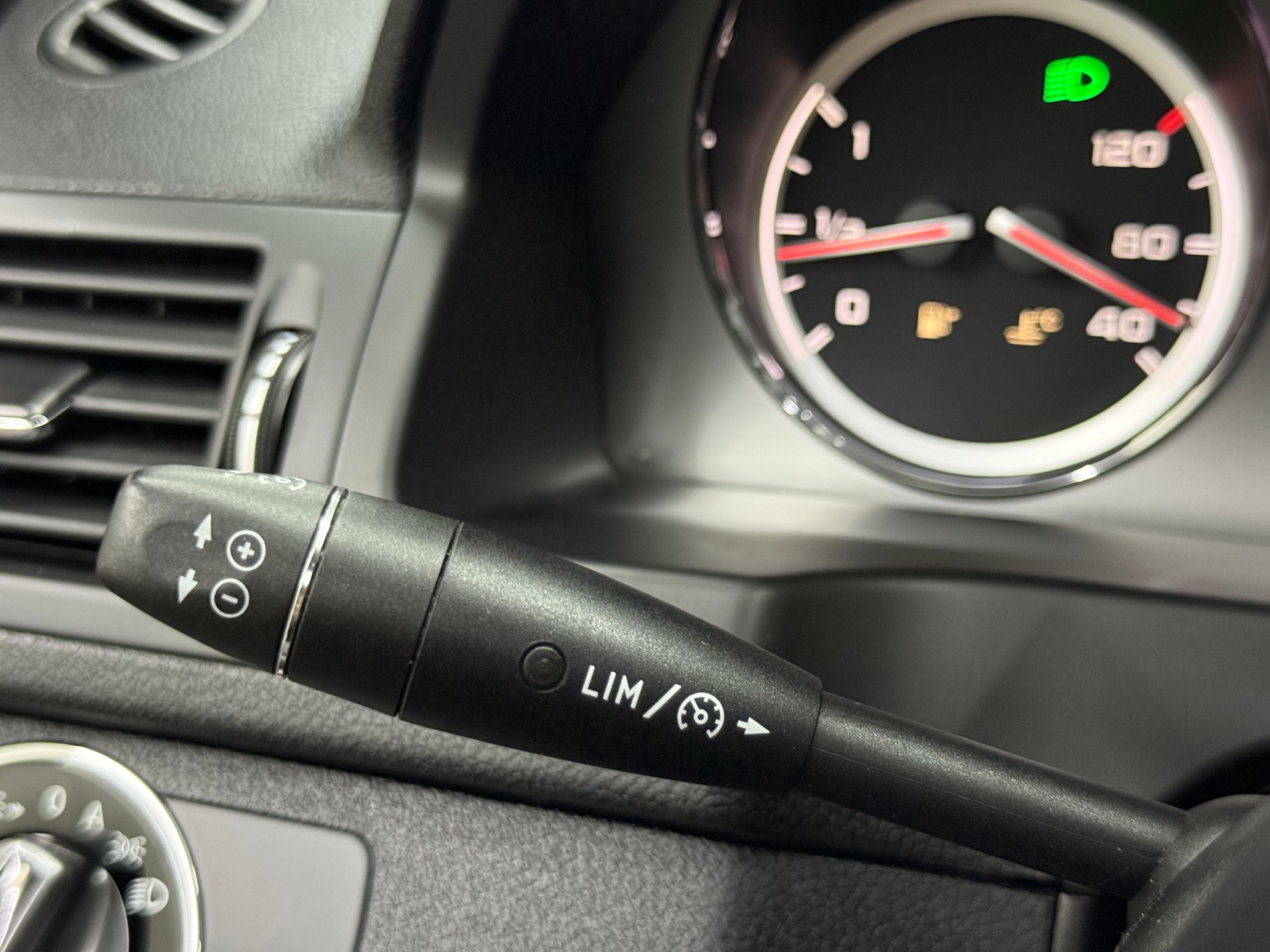 MERCEDES-BENZ C 63 AMG Avantgarde 7G-Tronic inkl. Garantie-image-17