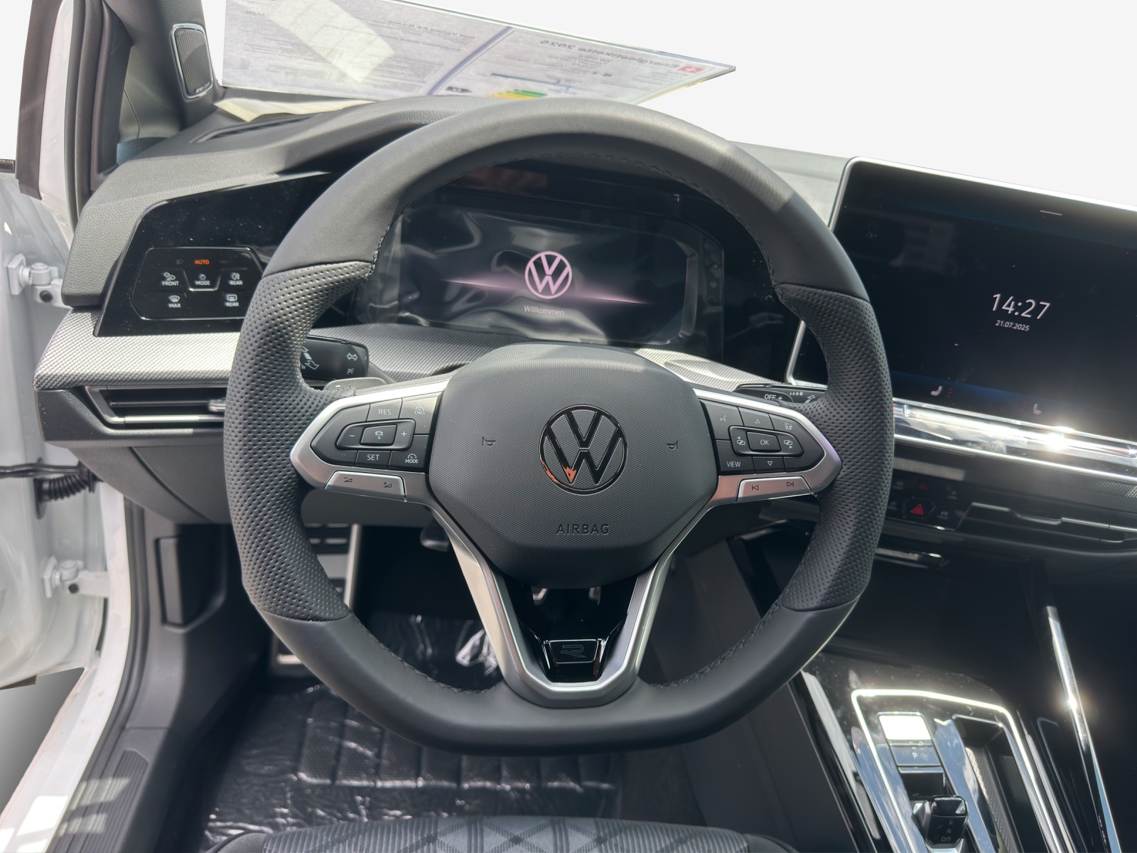 VW Golf Variant 1.5 eTSI mHEV R-Line-image-9