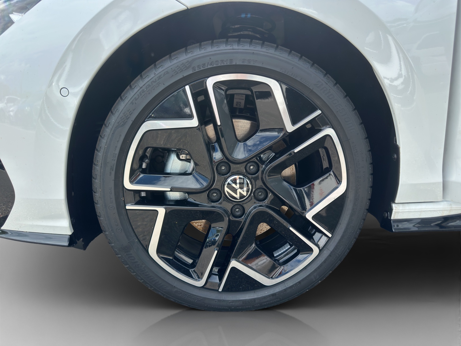 VW Golf Variant 1.5 eTSI mHEV R-Line-image-13