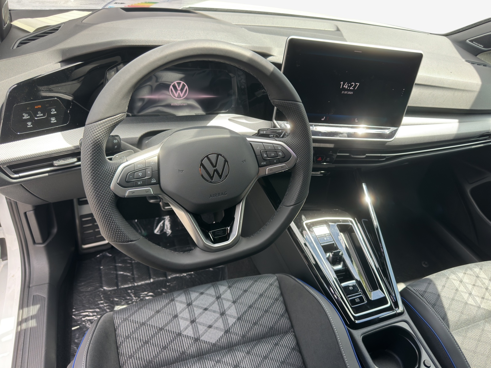 VW Golf Variant 1.5 eTSI mHEV R-Line-image-8
