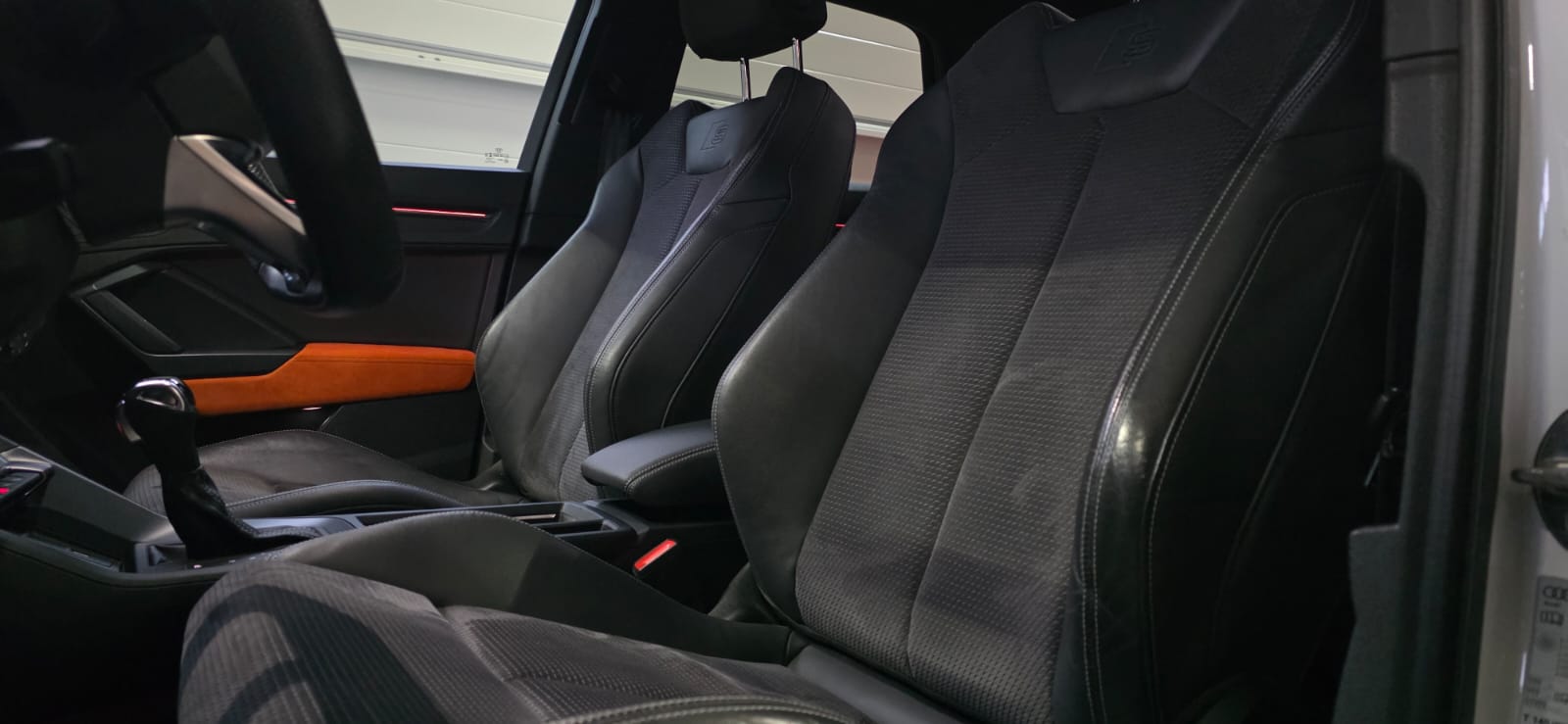 AUDI Q3 40 TFSI S-line quattro S-tronic-image-9