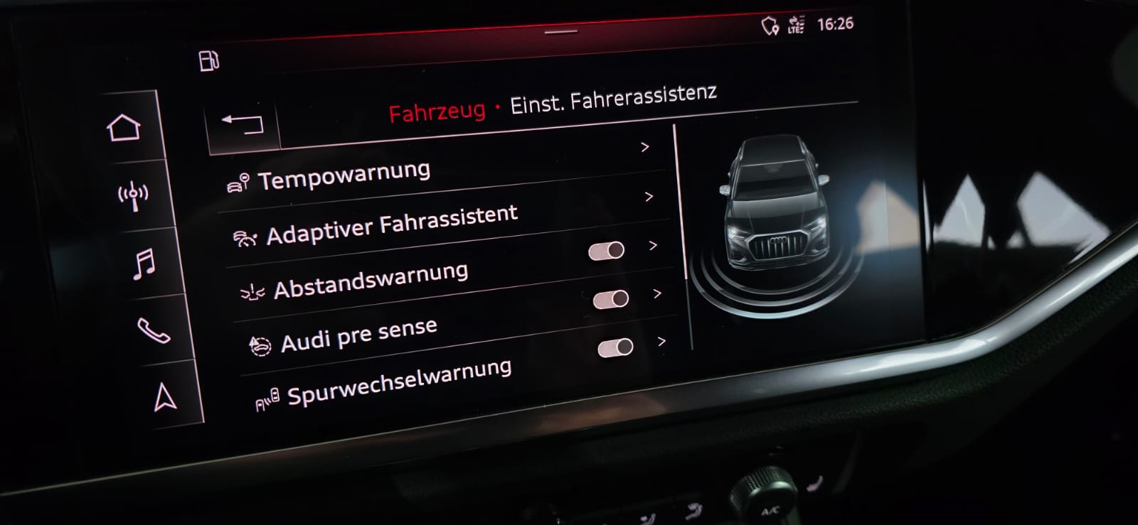 AUDI Q3 40 TFSI S-line quattro S-tronic-image-21