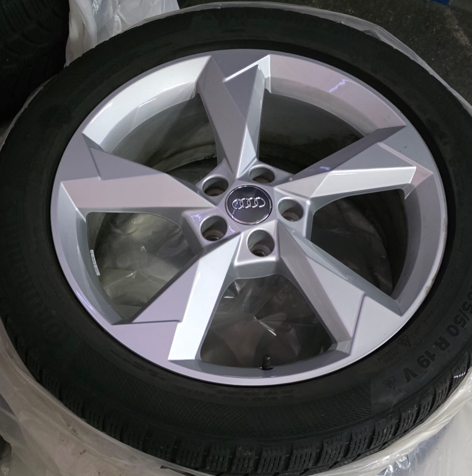 AUDI Q3 40 TFSI S-line quattro S-tronic-image-30