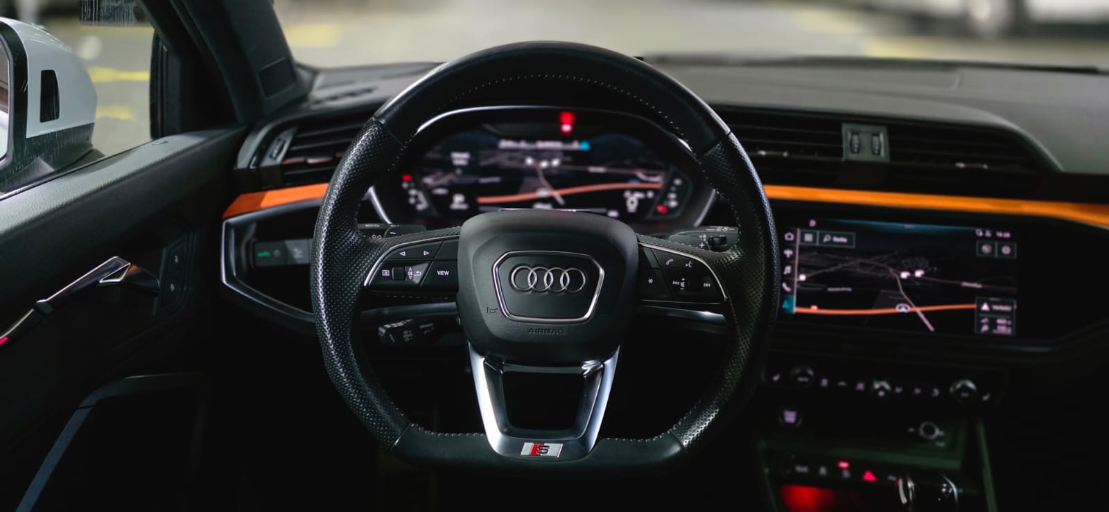 AUDI Q3 40 TFSI S-line quattro S-tronic-image-11