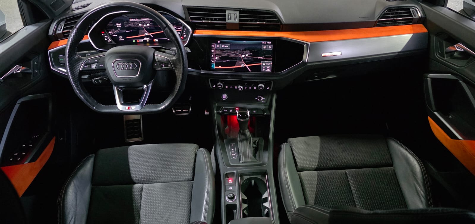AUDI Q3 40 TFSI S-line quattro S-tronic-image-10