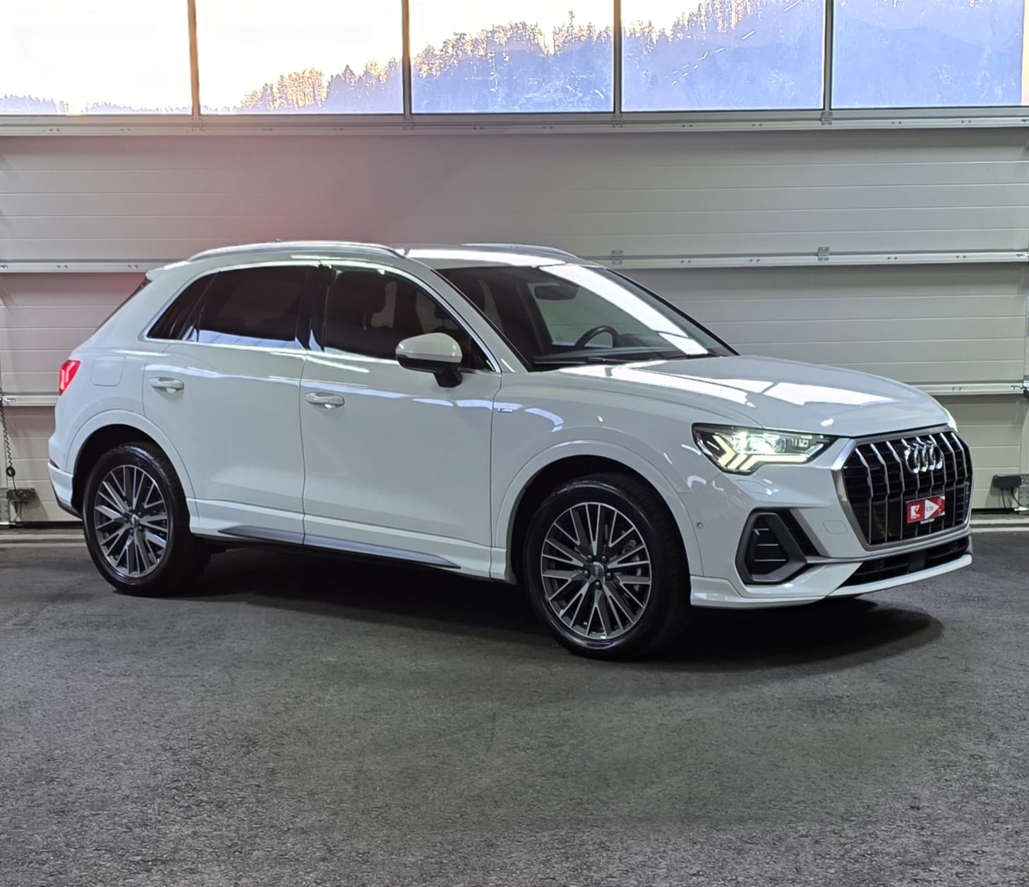 AUDI Q3 40 TFSI S-line quattro S-tronic-image-6