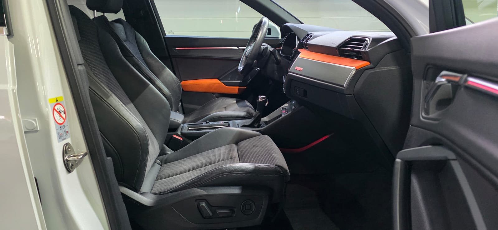 AUDI Q3 40 TFSI S-line quattro S-tronic-image-25