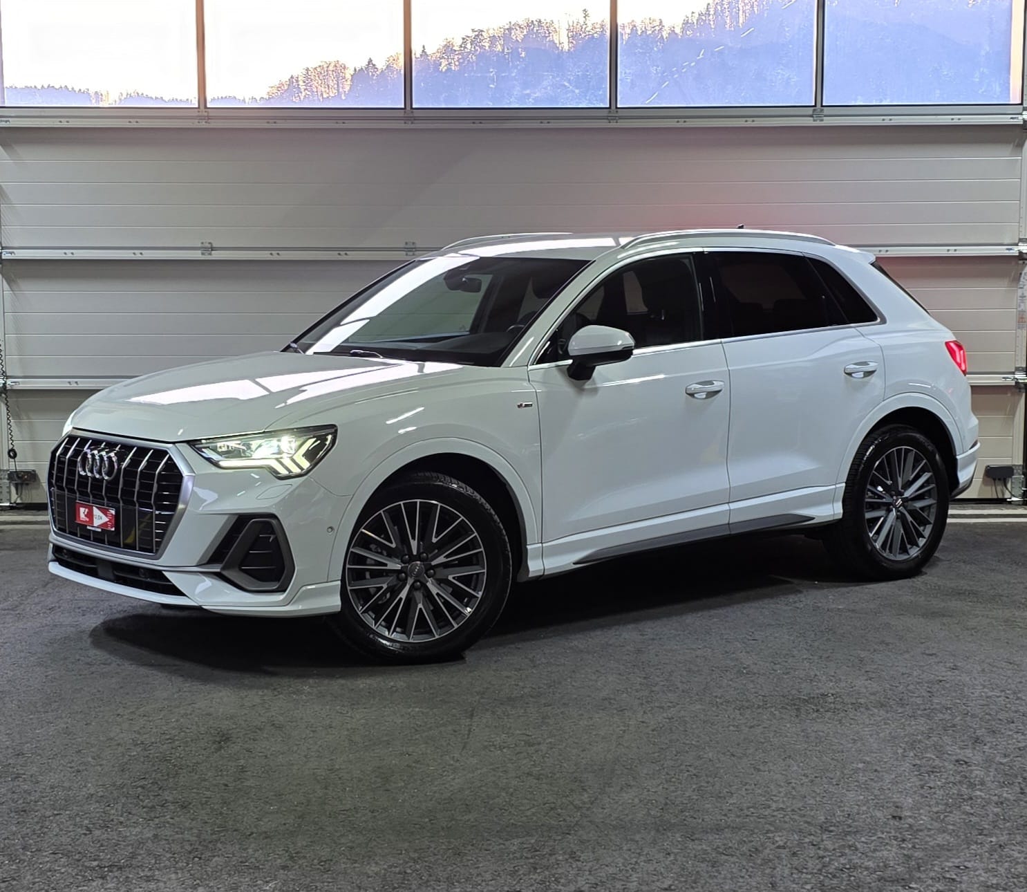 AUDI Q3 40 TFSI S-line quattro S-tronic-image-0