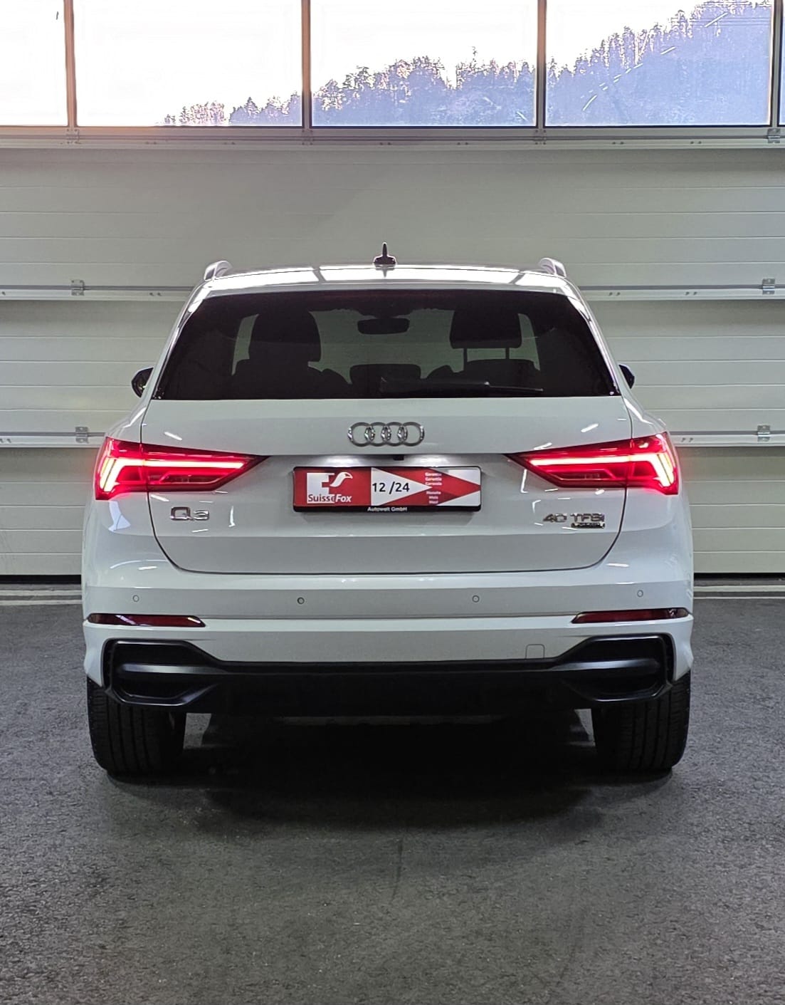 AUDI Q3 40 TFSI S-line quattro S-tronic-image-3