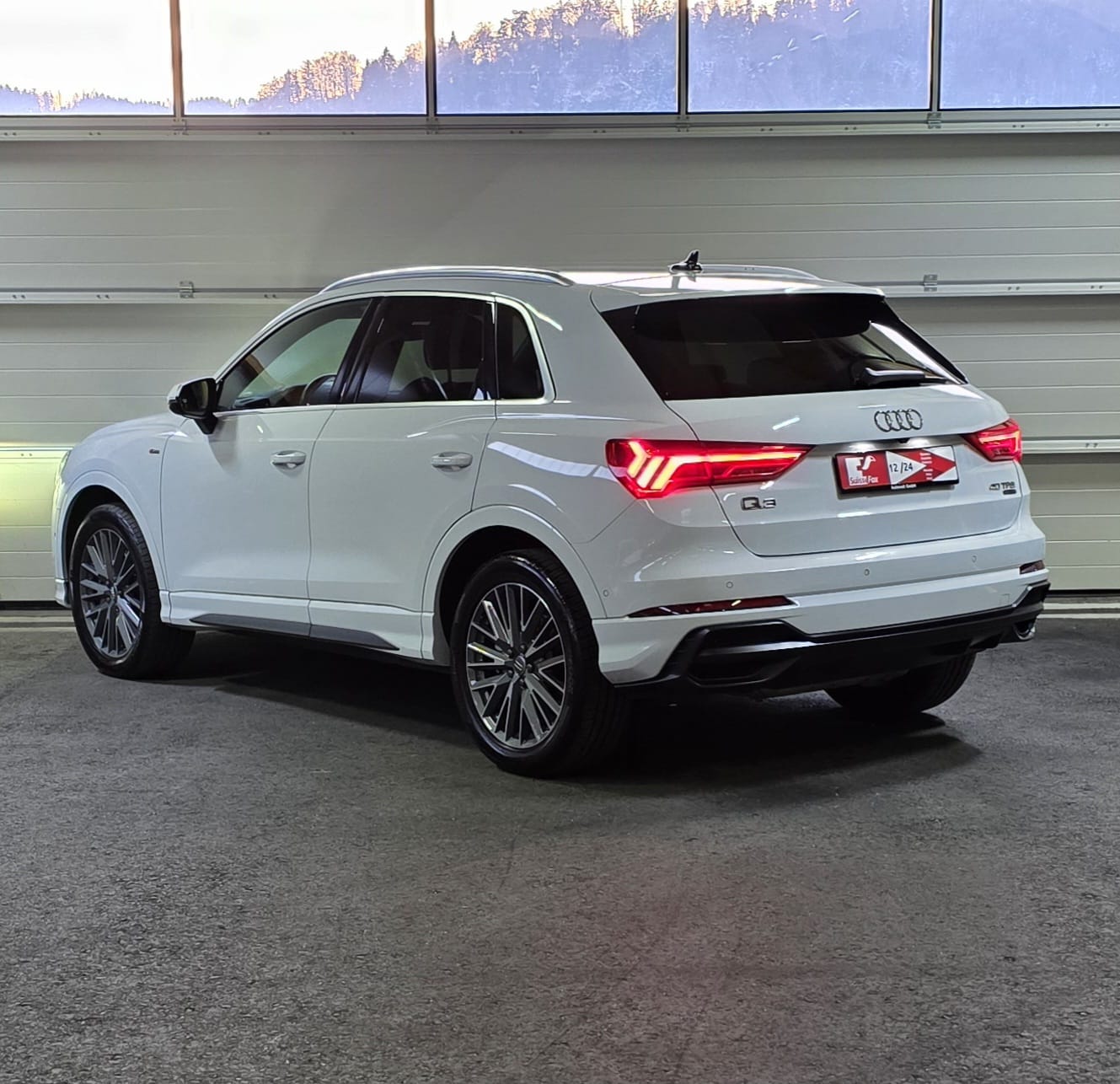 AUDI Q3 40 TFSI S-line quattro S-tronic-image-2
