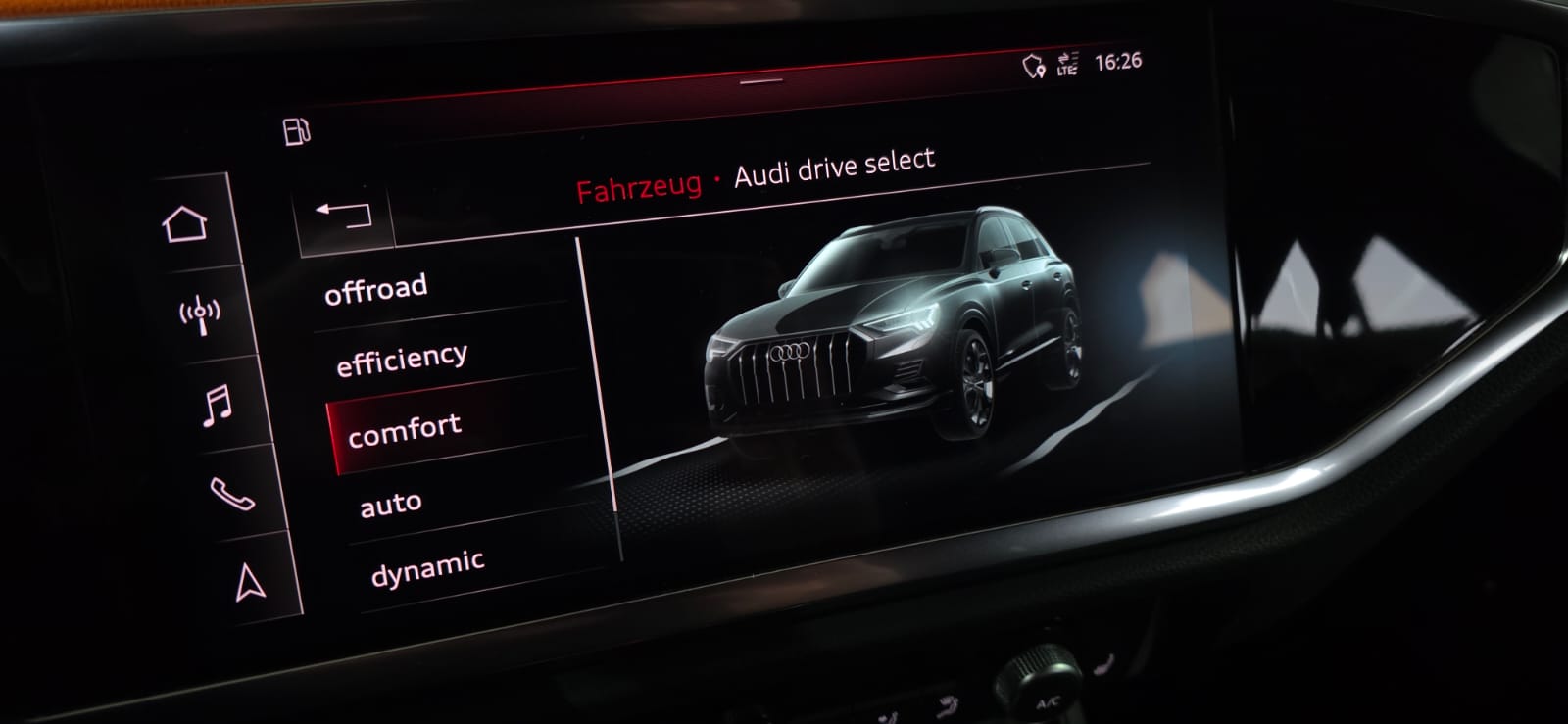AUDI Q3 40 TFSI S-line quattro S-tronic-image-22