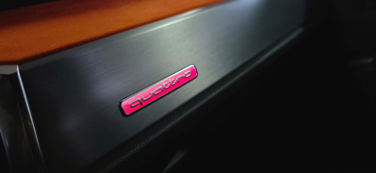 AUDI Q3 40 TFSI S-line quattro S-tronic-image-24