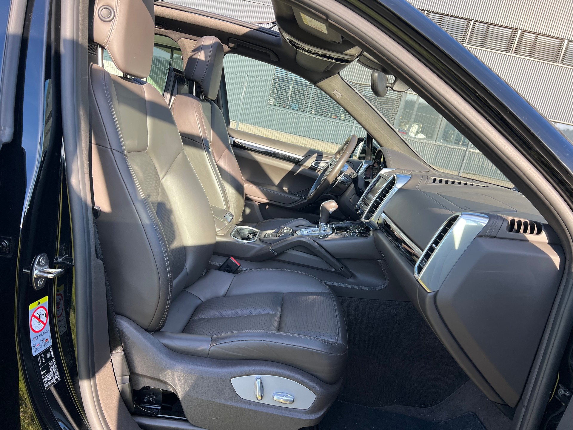 PORSCHE Cayenne Diesel 3.0 V6 TDI * Luftfederung *-image-24