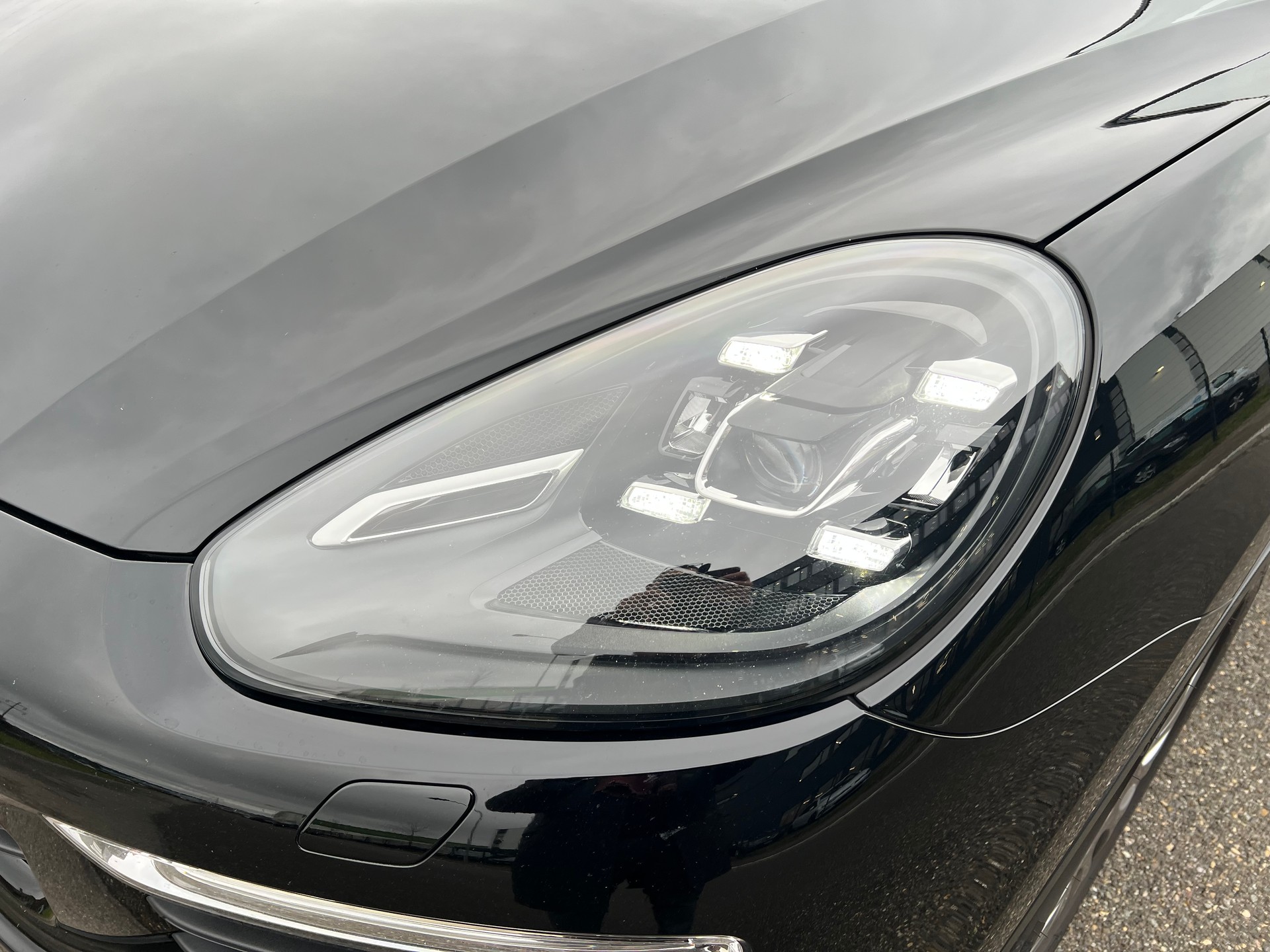 PORSCHE Cayenne Diesel 3.0 V6 TDI * Luftfederung *-image-7