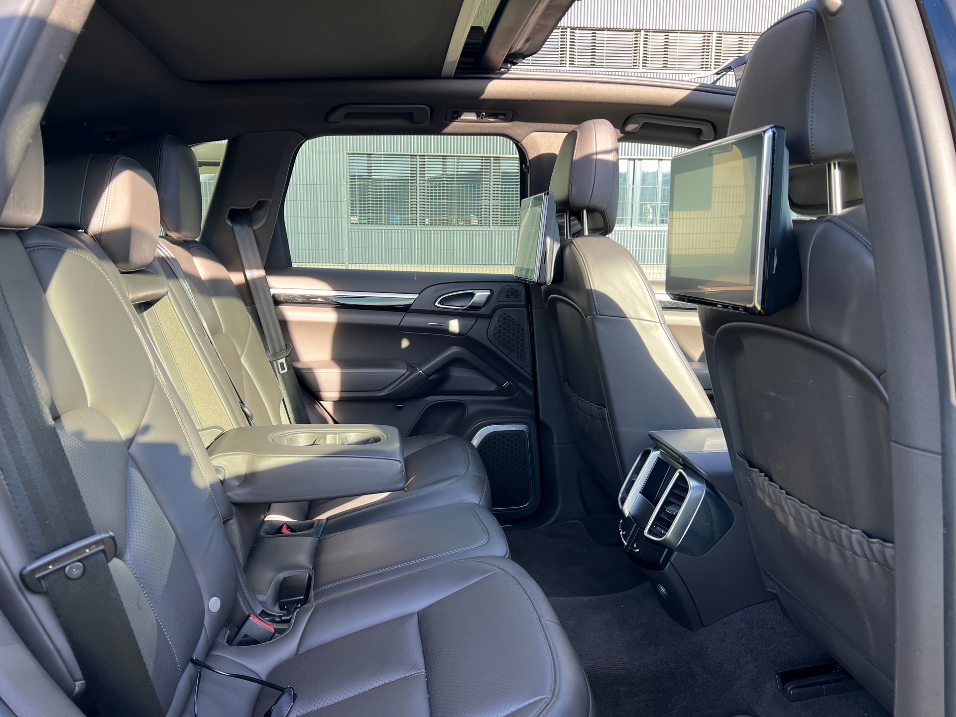 PORSCHE Cayenne Diesel 3.0 V6 TDI * Luftfederung *-image-28