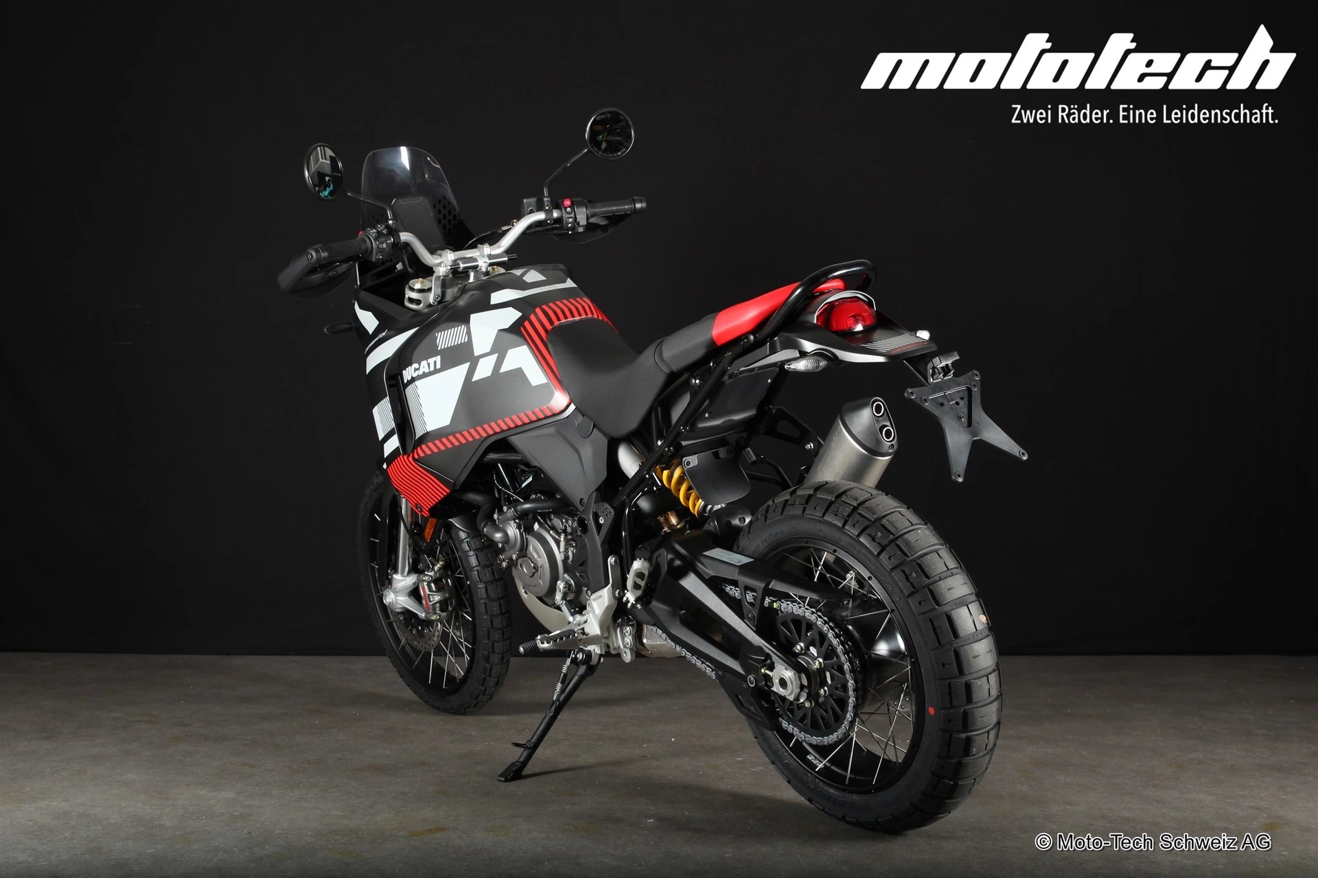 DUCATI Desert X-showroom-element-3