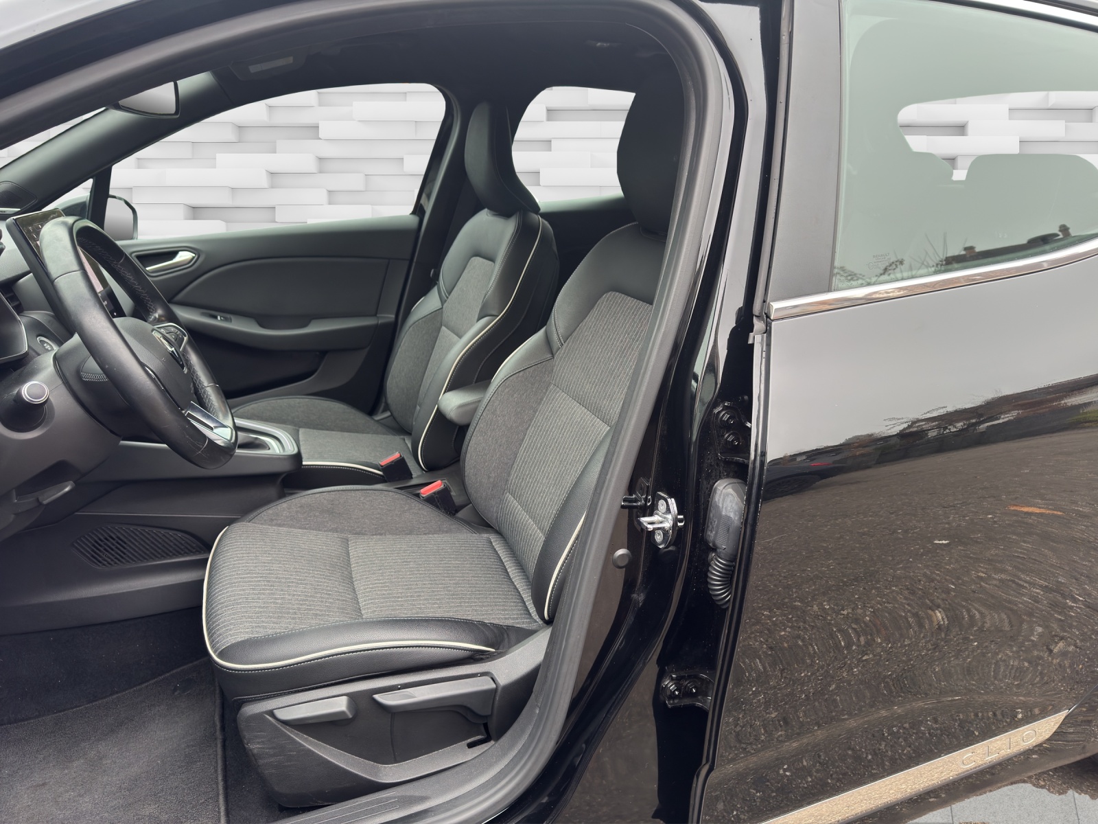 RENAULT Clio 1.0 Intens CVT-image-9