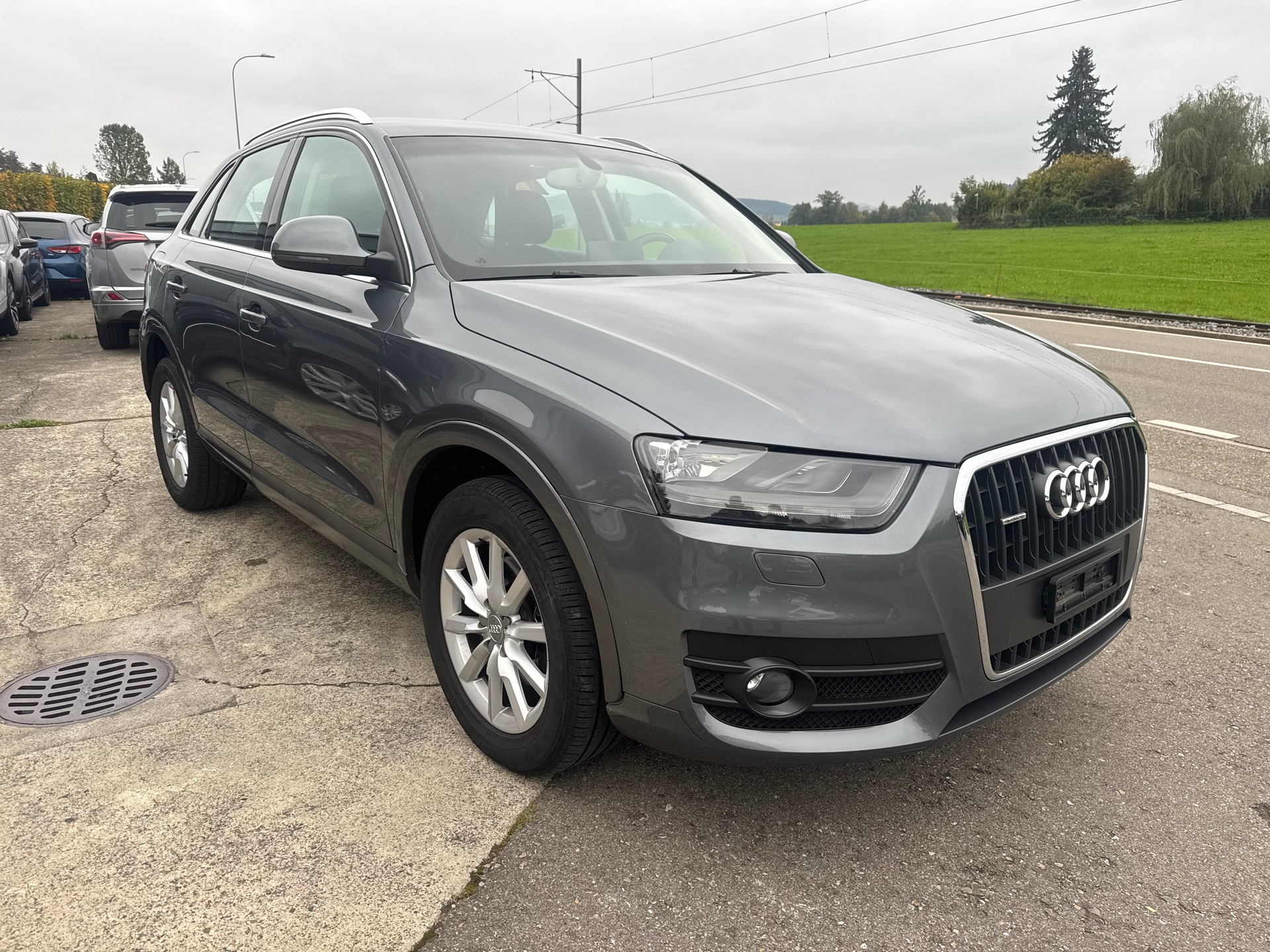 AUDI Q3 2.0 TFSI quattro S-tronic-image-1