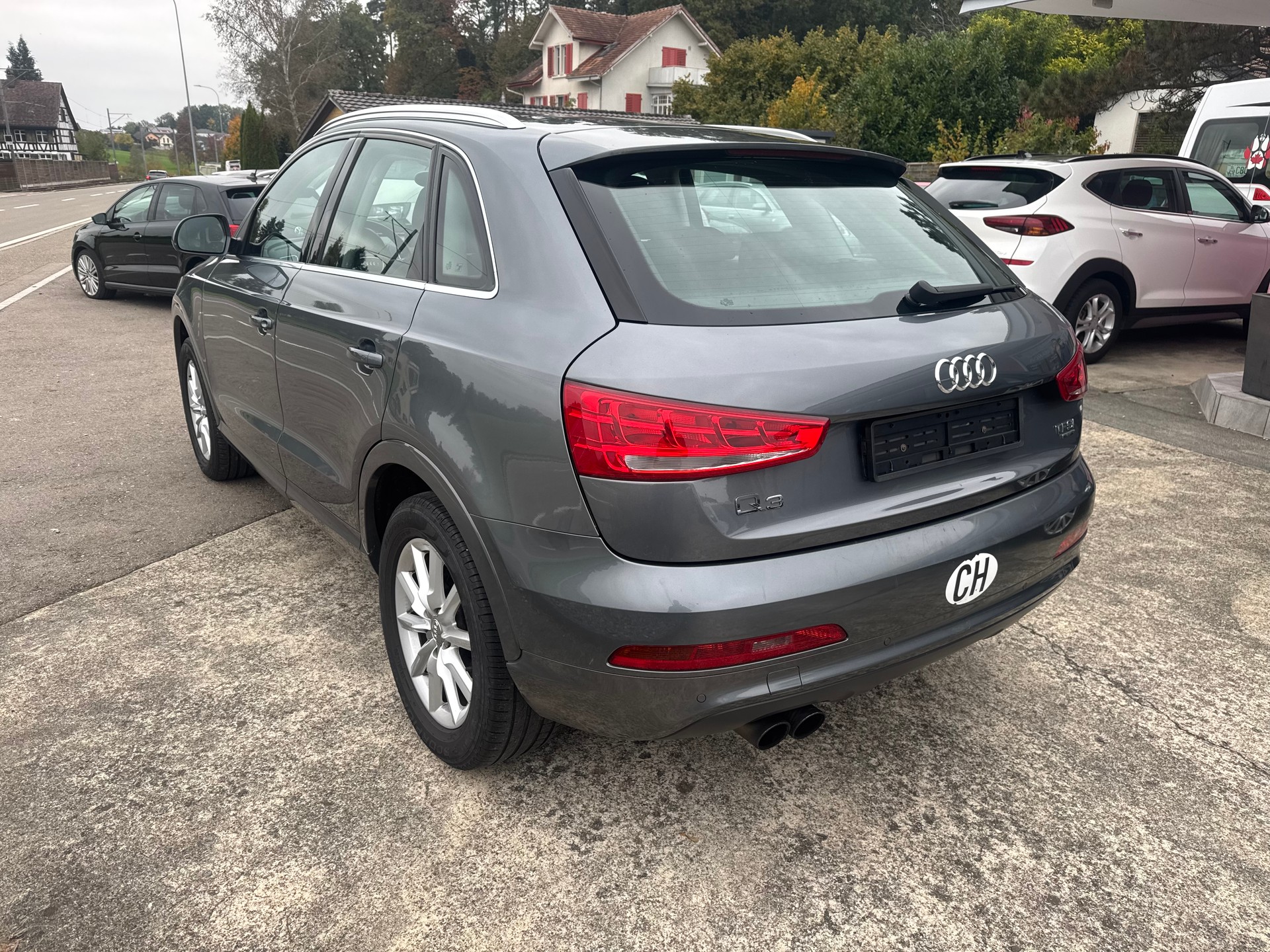AUDI Q3 2.0 TFSI quattro S-tronic-image-3