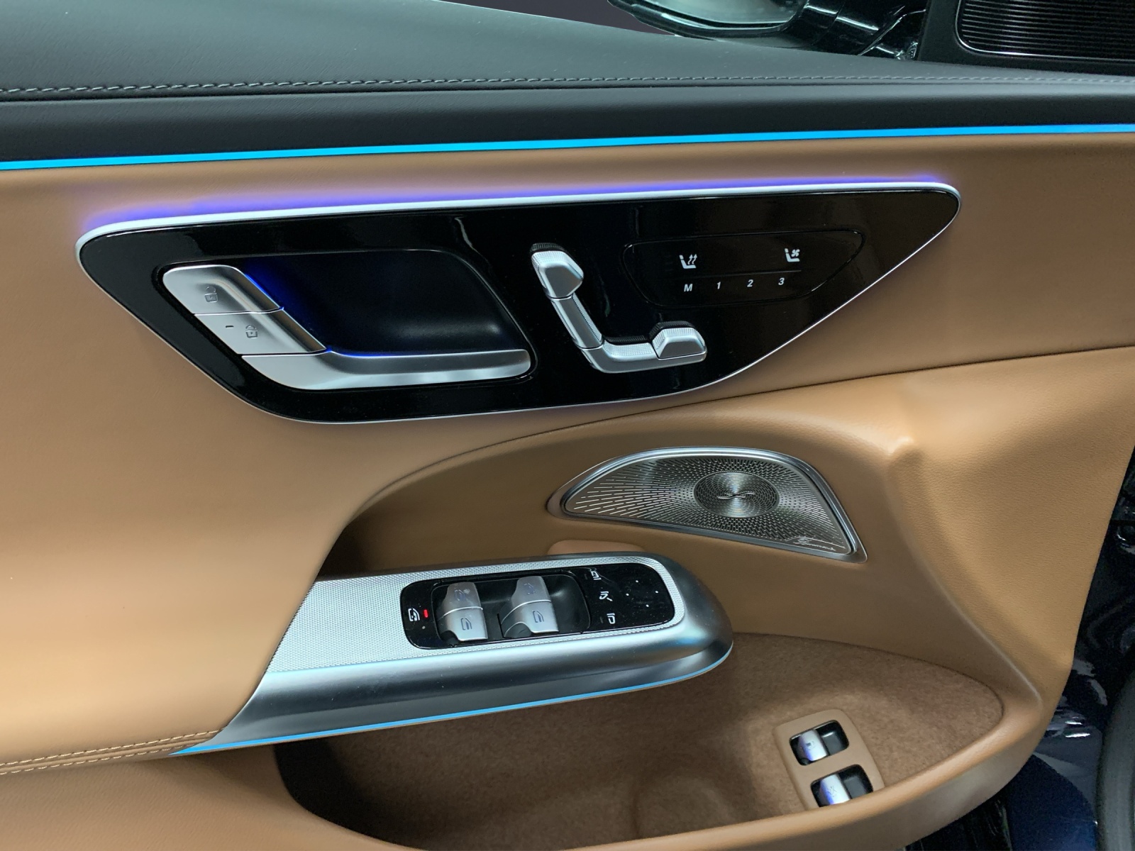 MERCEDES-BENZ E 300 e Berline 4MATIC EQ Hybrid-image-5