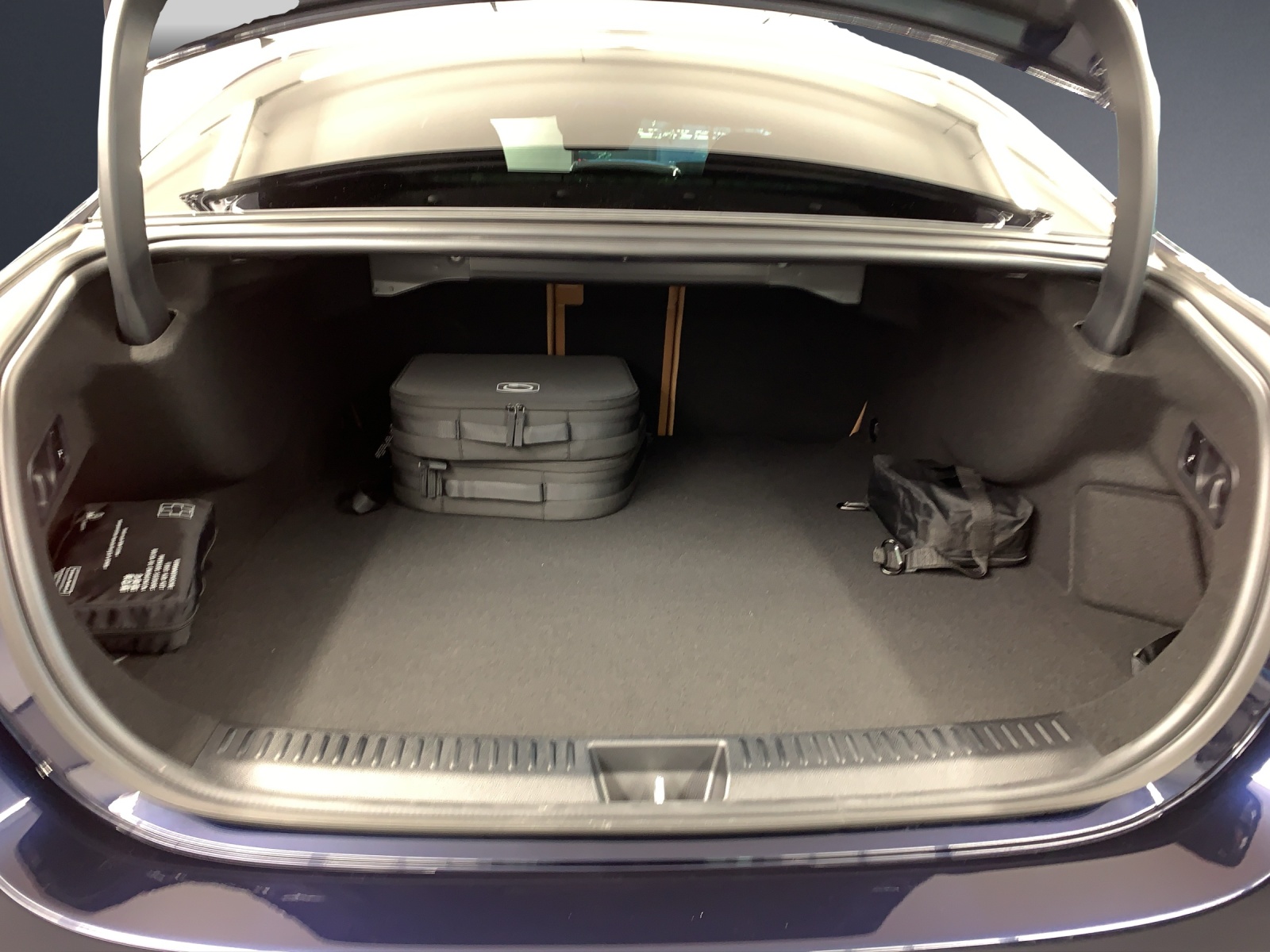 MERCEDES-BENZ E 300 e Berline 4MATIC EQ Hybrid-image-11