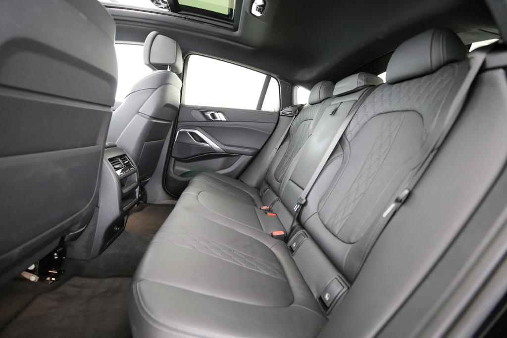 BMW X6 40i xDrive-image-11