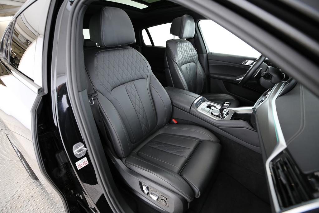 BMW X6 40i xDrive-image-12
