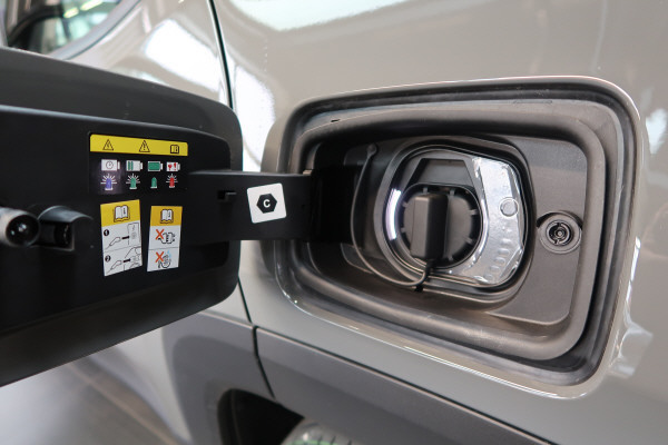 JEEP Renegade 1.3 PHEV Lim AWD-image-13
