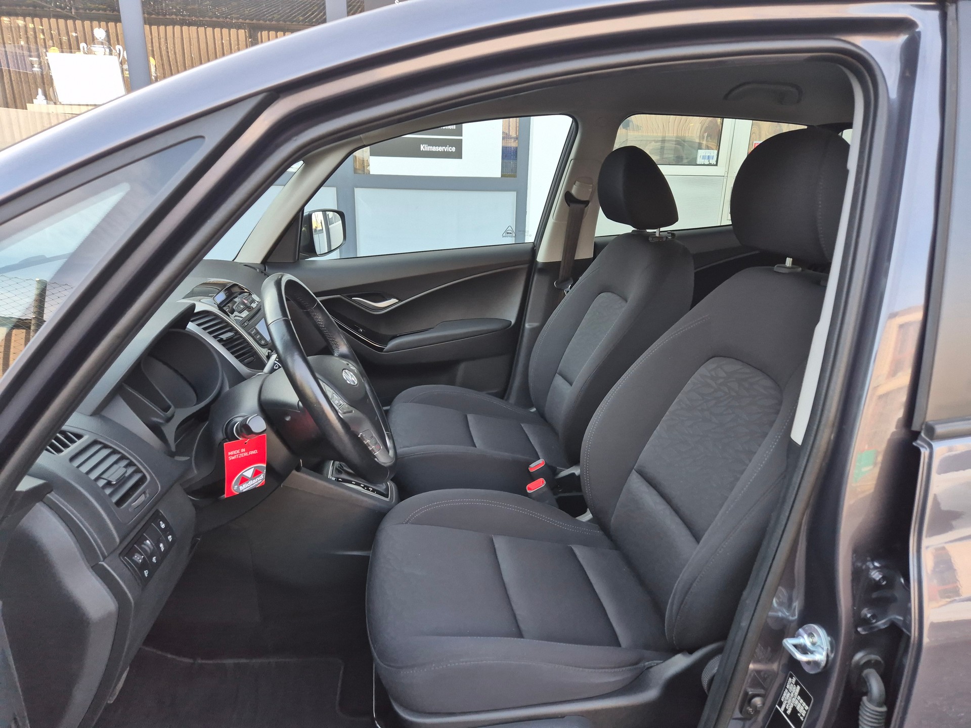 HYUNDAI iX20 1.6 Amplia Automatic-image-9