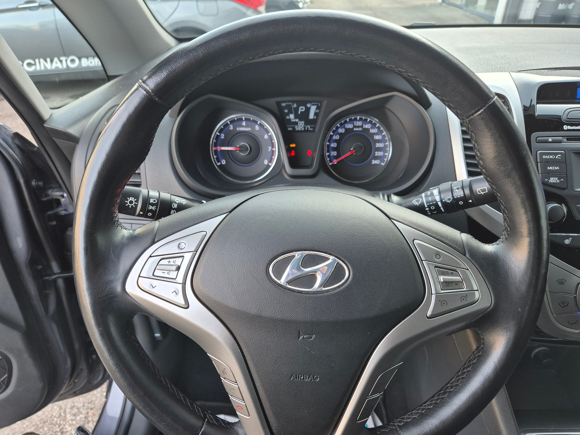 HYUNDAI iX20 1.6 Amplia Automatic-image-11