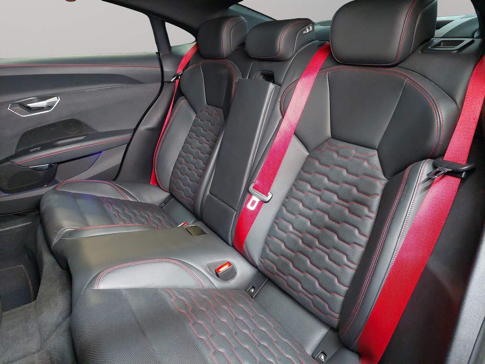 AUDI RS e-tron GT quattro-image-7