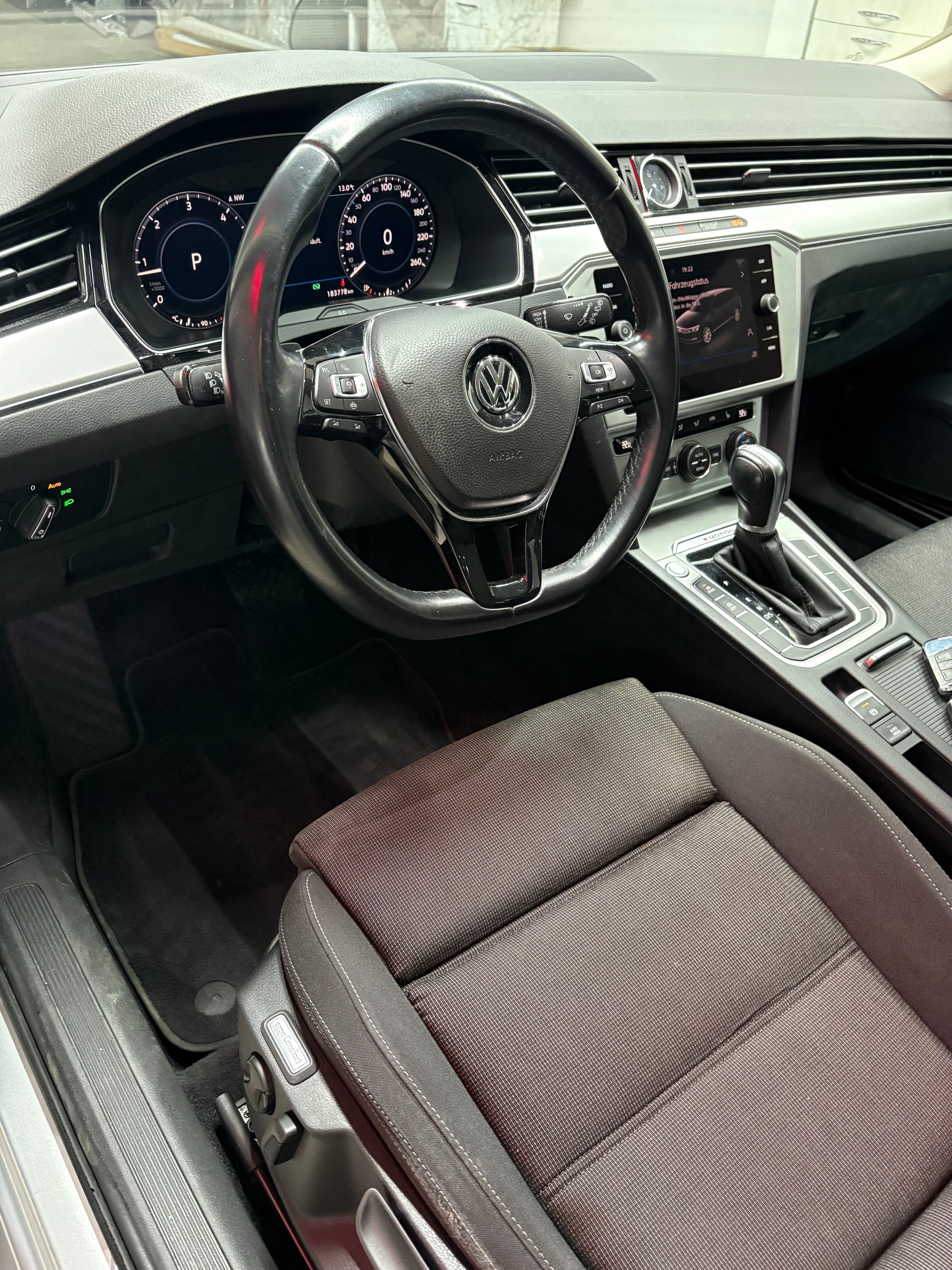 VW Passat Variant 2.0 TDI BMT DSG 4Motion-image-11