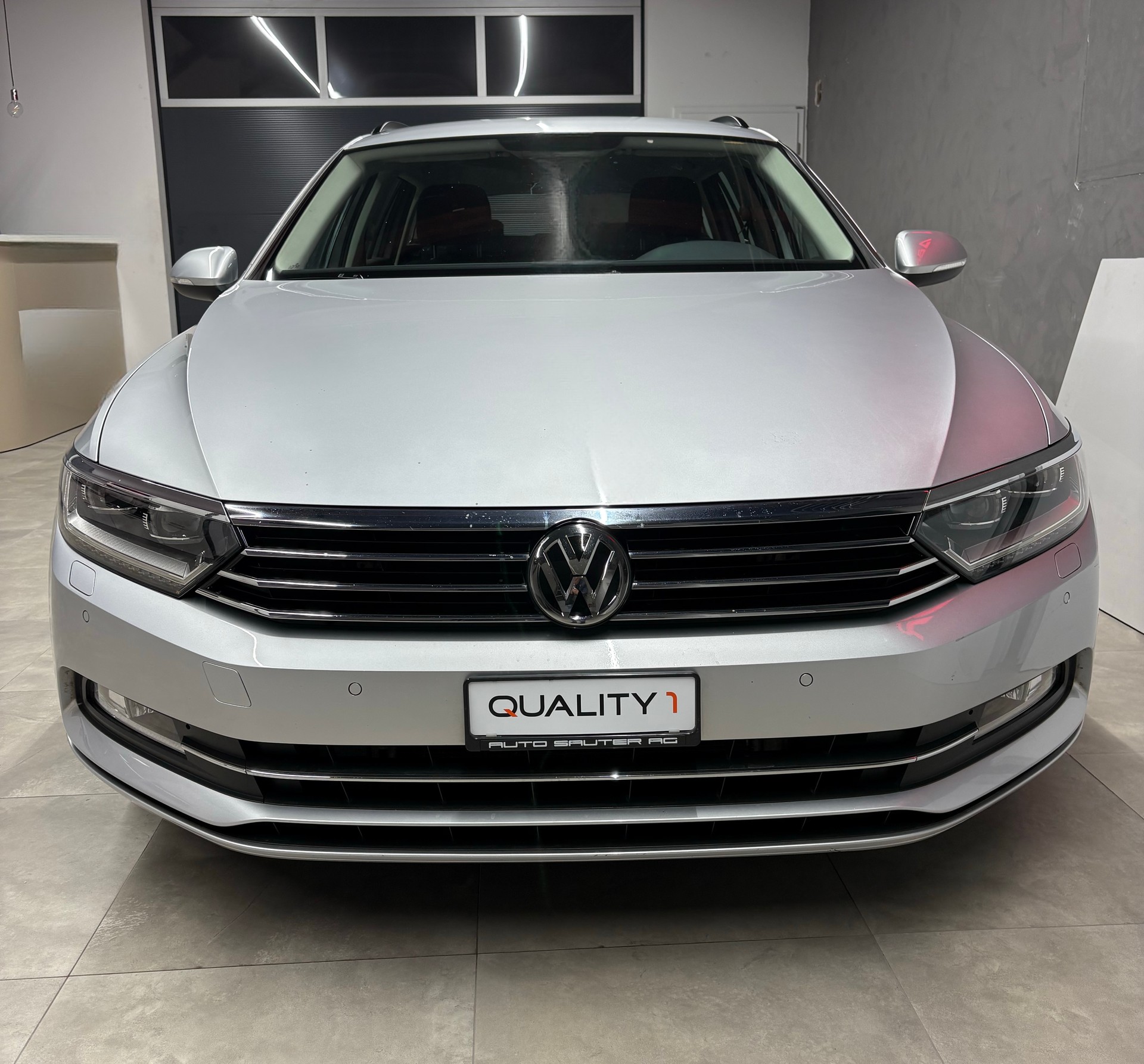 VW Passat Variant 2.0 TDI BMT DSG 4Motion-image-3