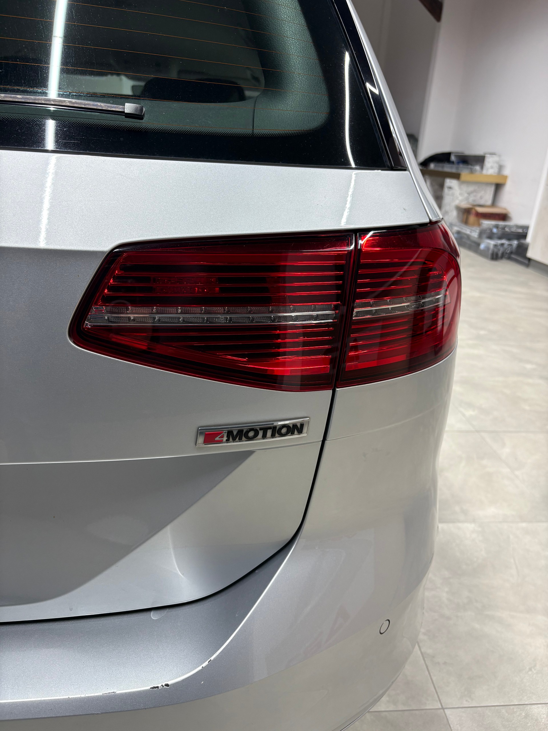 VW Passat Variant 2.0 TDI BMT DSG 4Motion-image-5