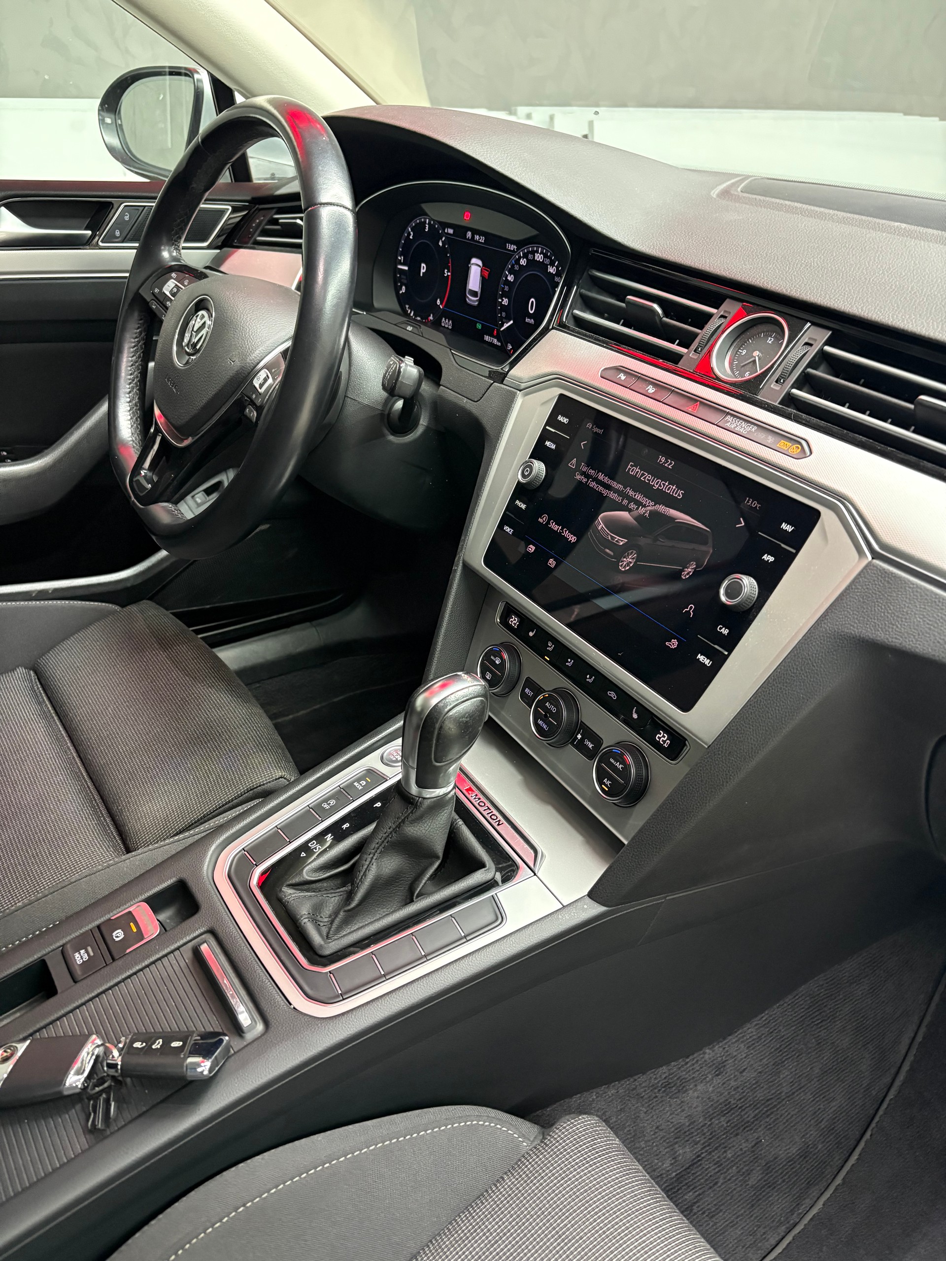 VW Passat Variant 2.0 TDI BMT DSG 4Motion-image-9