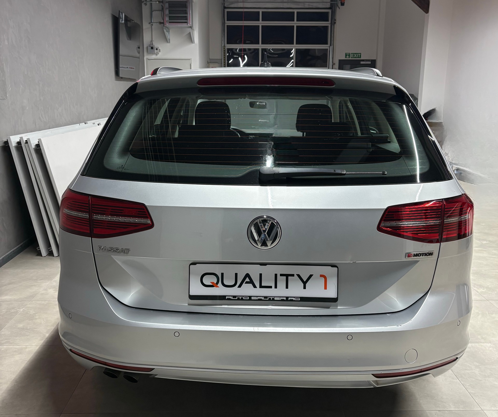 VW Passat Variant 2.0 TDI BMT DSG 4Motion-image-4