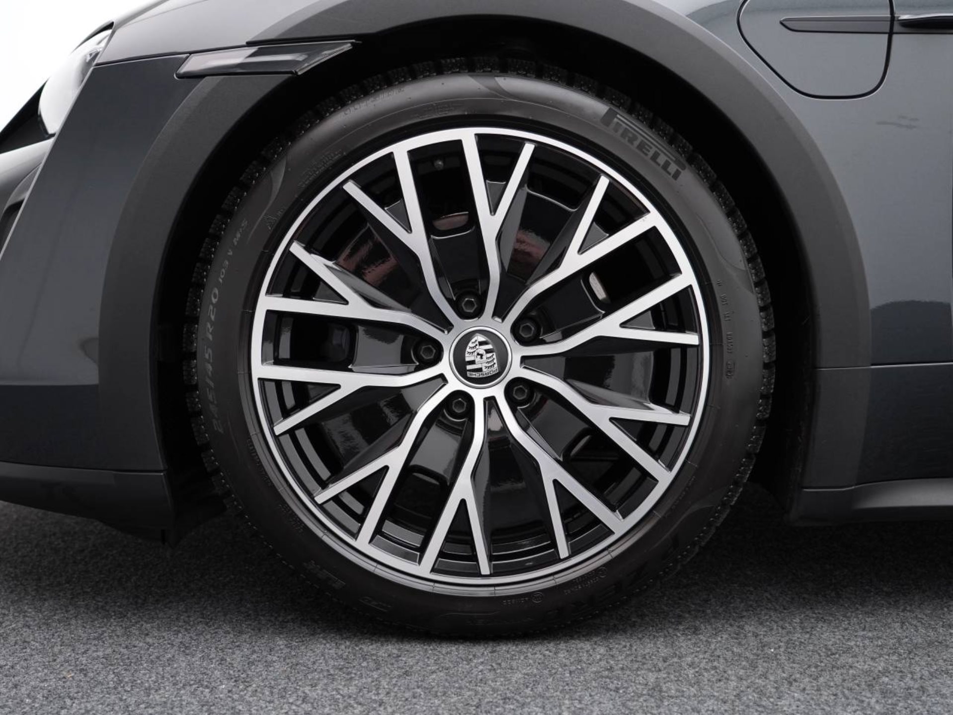 PORSCHE Taycan 4 Cross Turismo-image-10