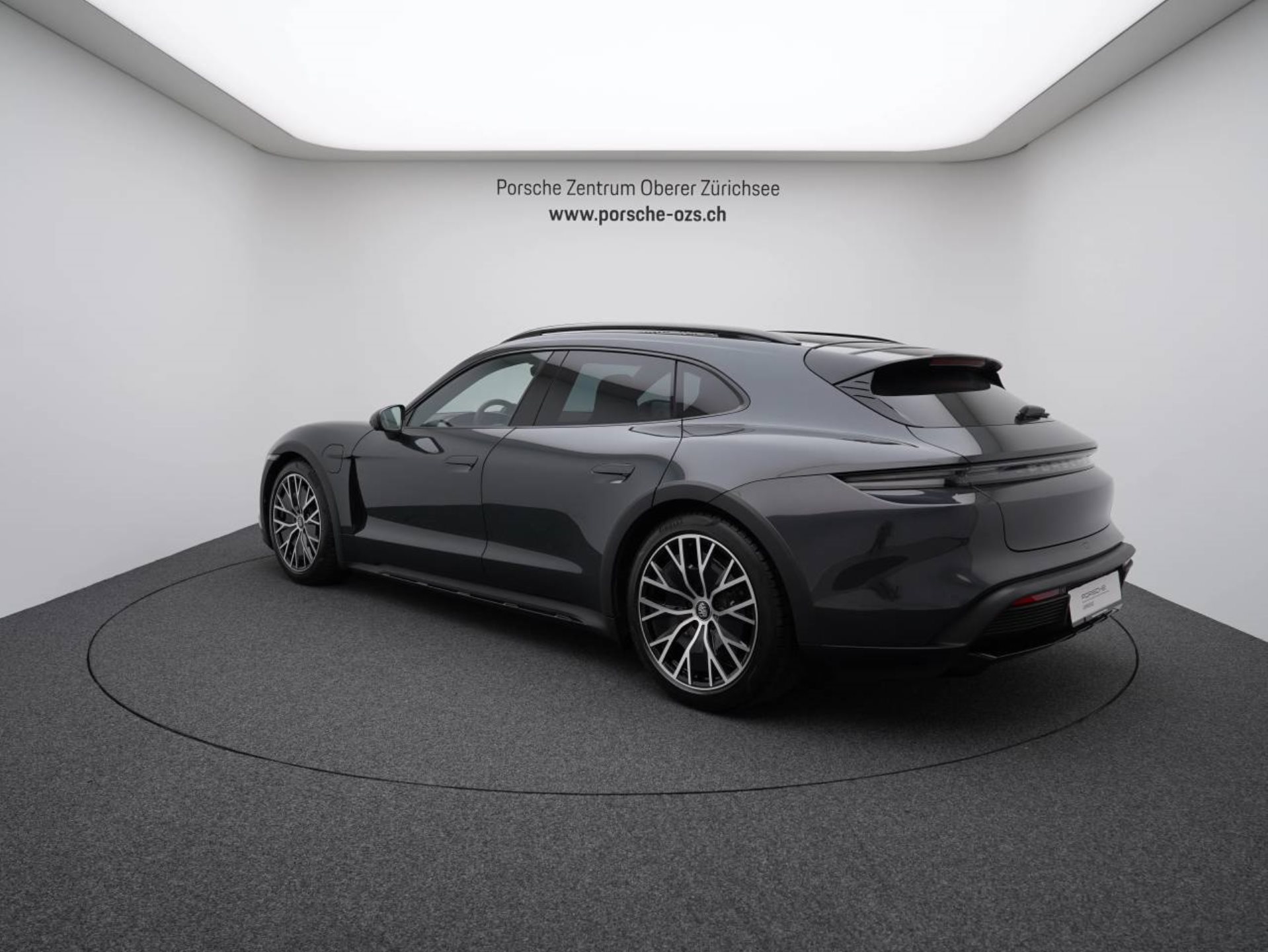 PORSCHE Taycan 4 Cross Turismo-image-2