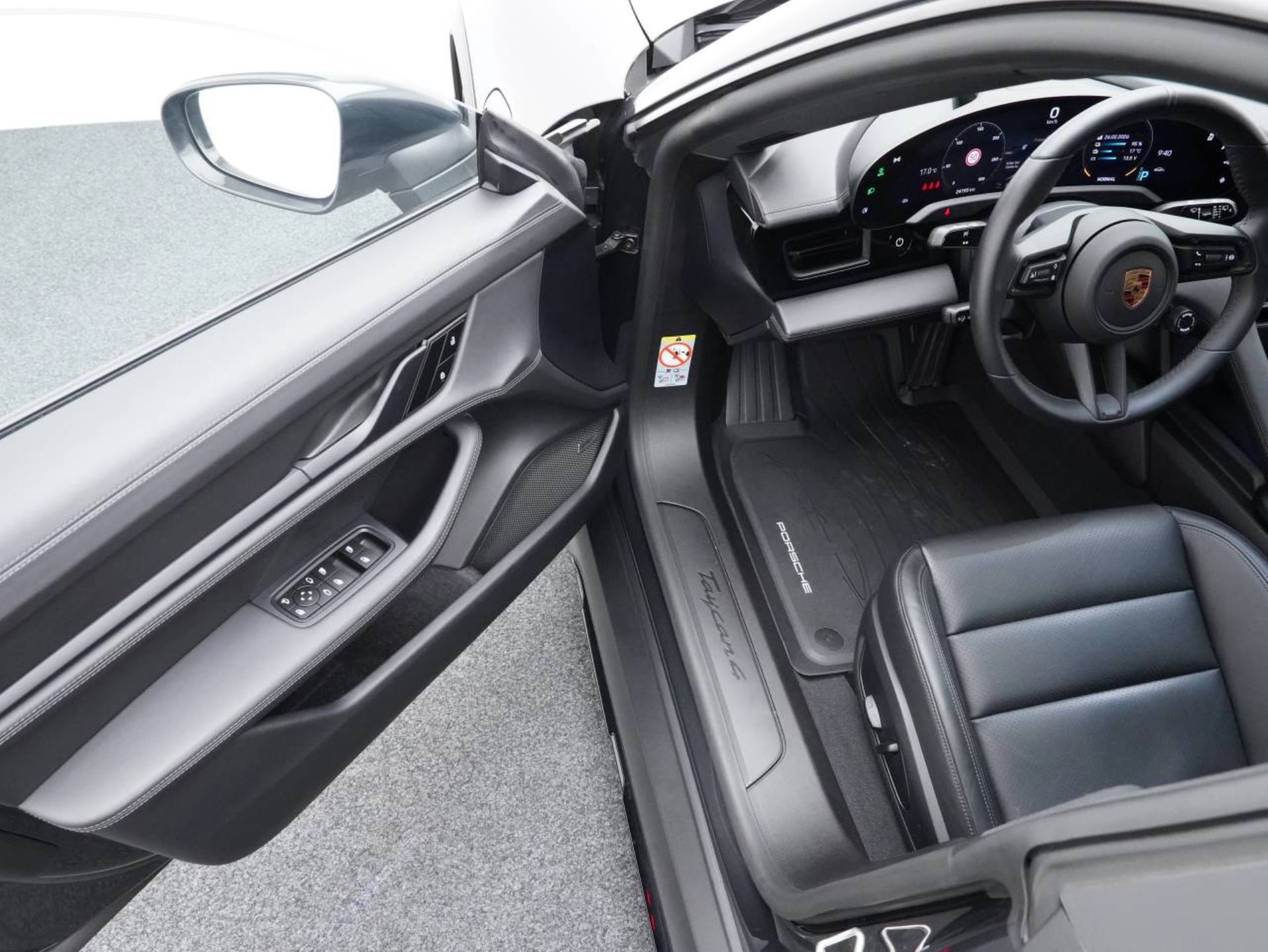 PORSCHE Taycan 4 Cross Turismo-image-3
