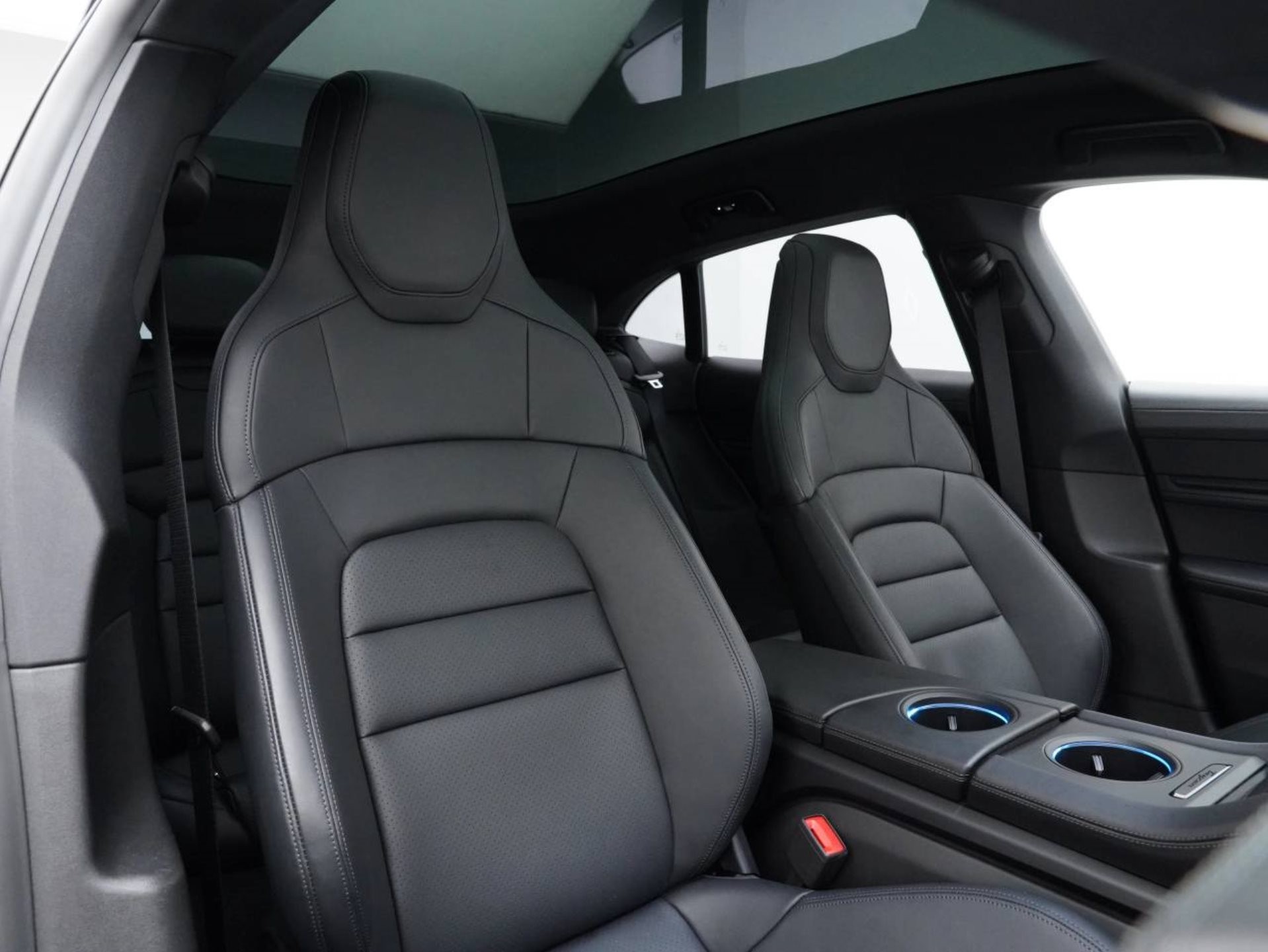 PORSCHE Taycan 4 Cross Turismo-image-26