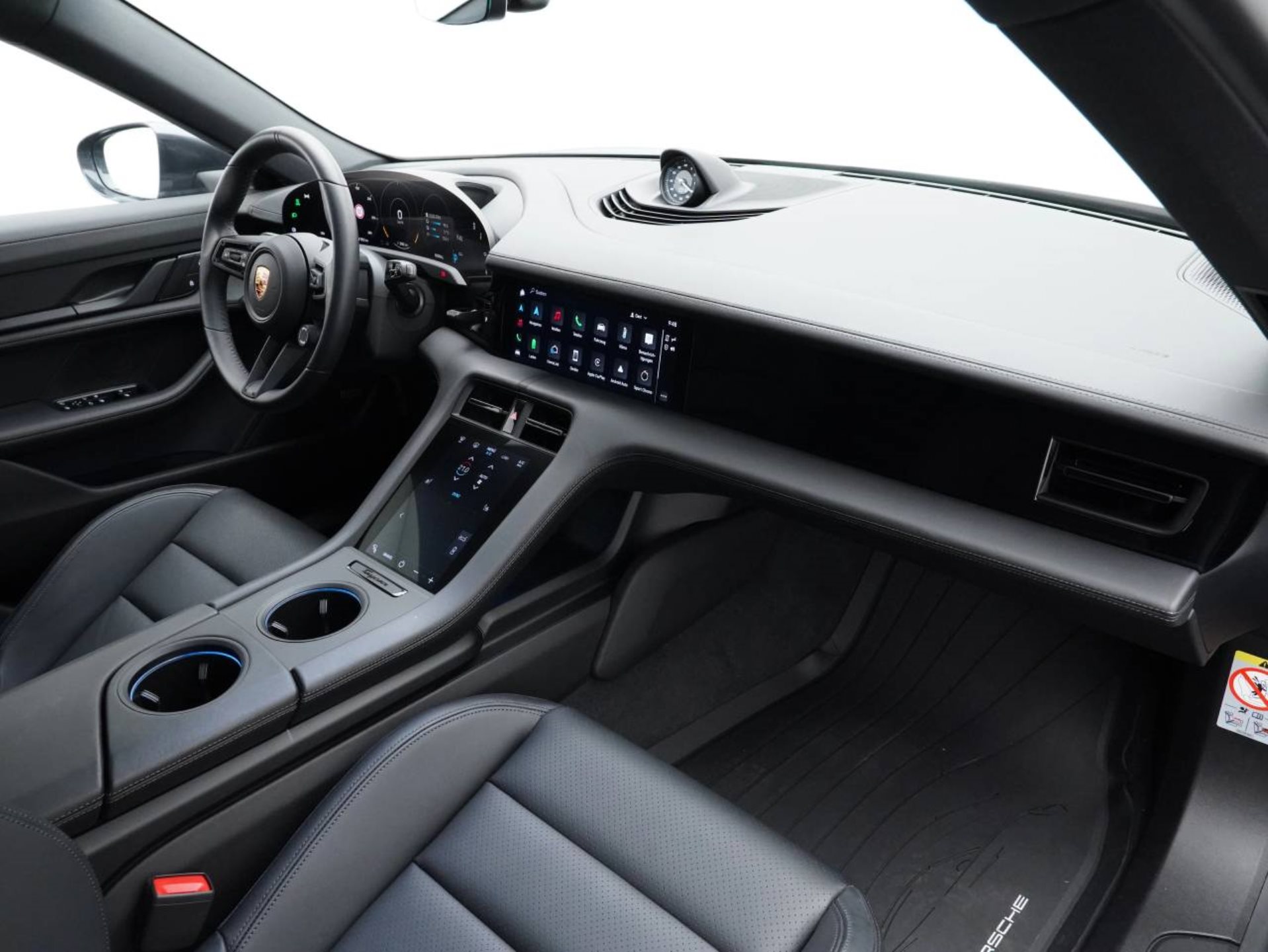 PORSCHE Taycan 4 Cross Turismo-image-24