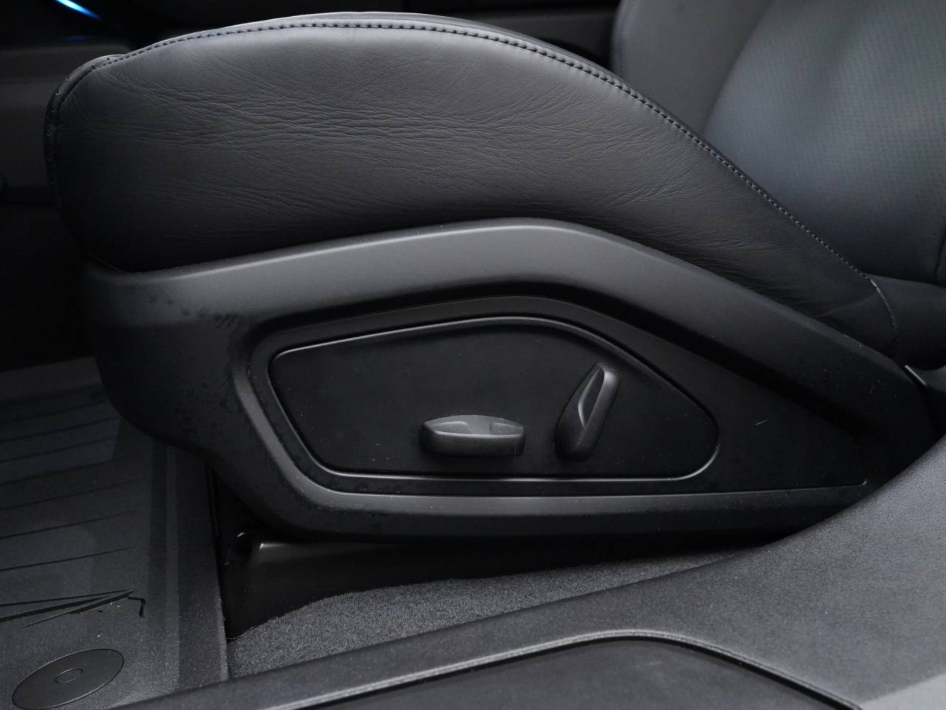 PORSCHE Taycan 4 Cross Turismo-image-22