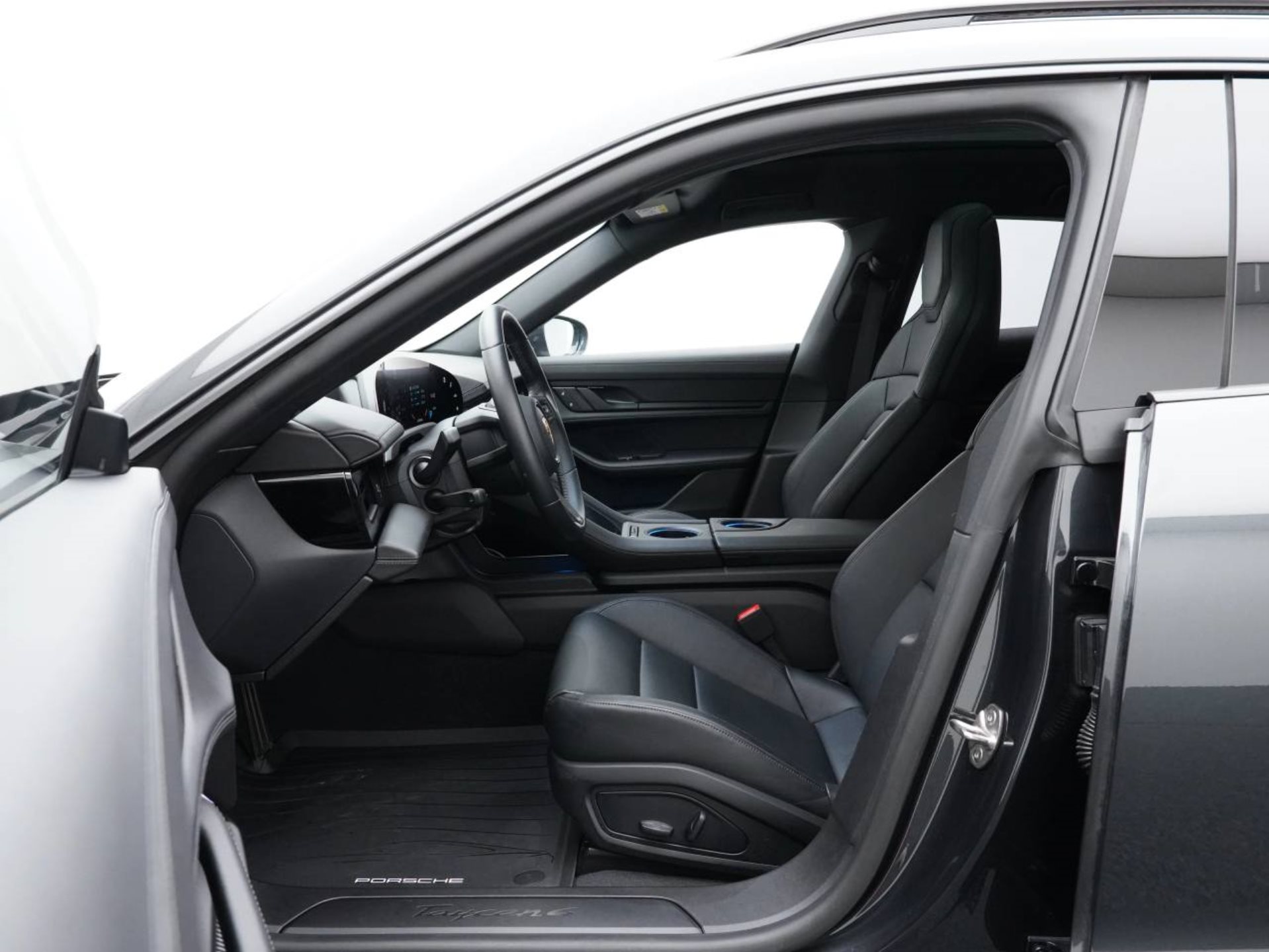 PORSCHE Taycan 4 Cross Turismo-image-4
