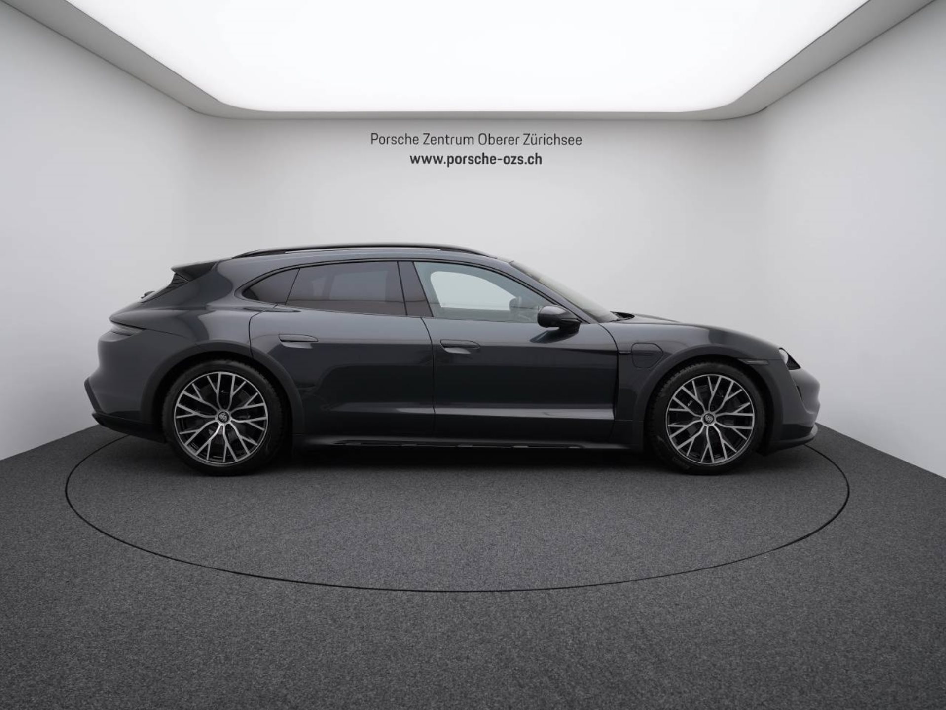 PORSCHE Taycan 4 Cross Turismo-image-7