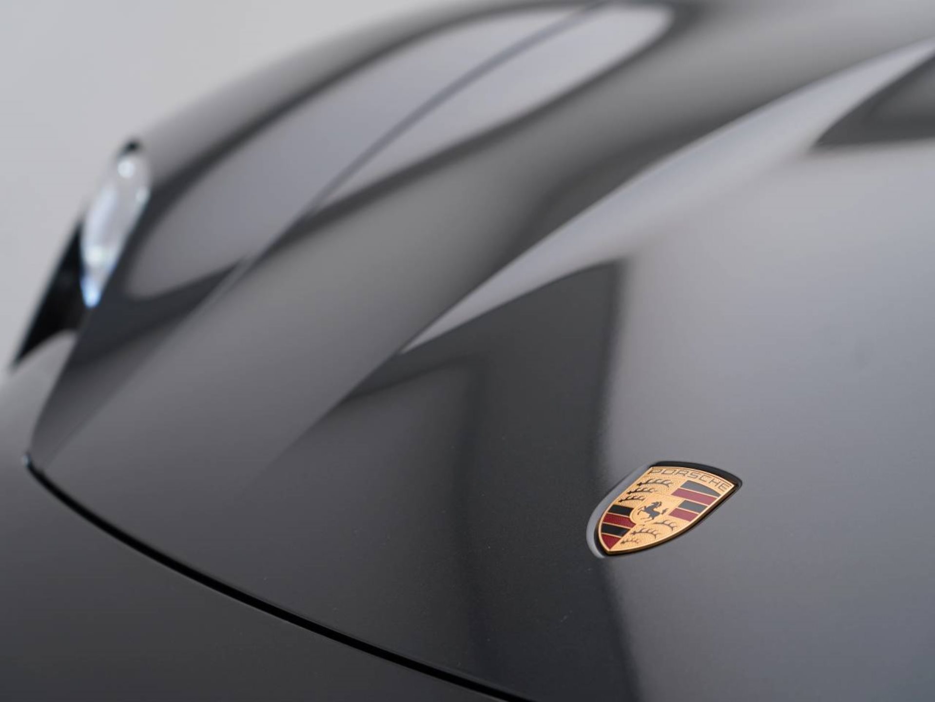 PORSCHE Taycan 4 Cross Turismo-image-11