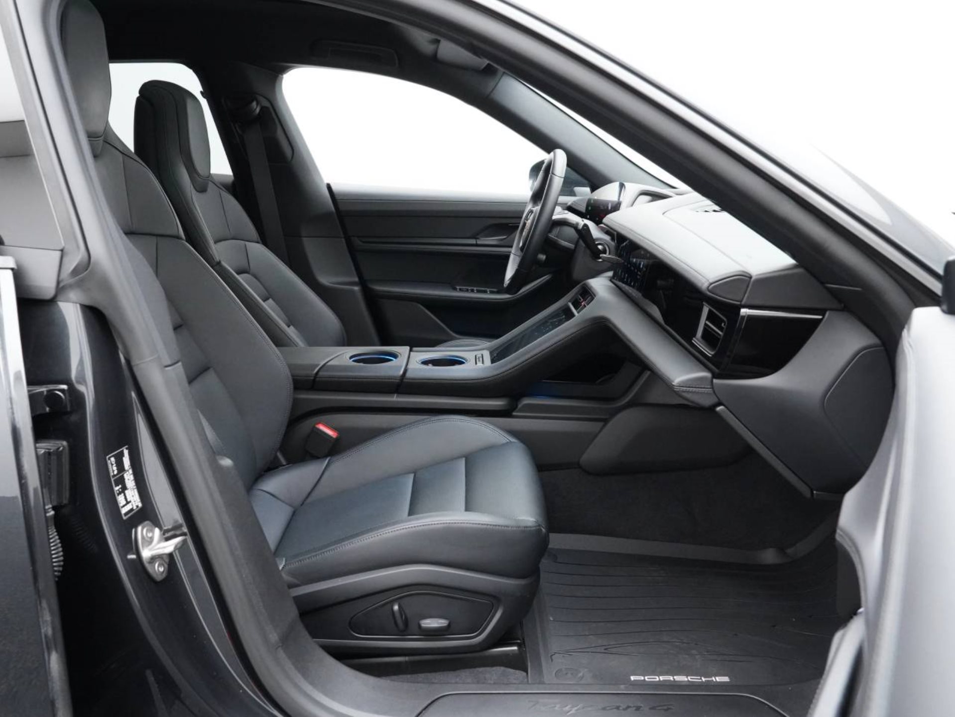 PORSCHE Taycan 4 Cross Turismo-image-25