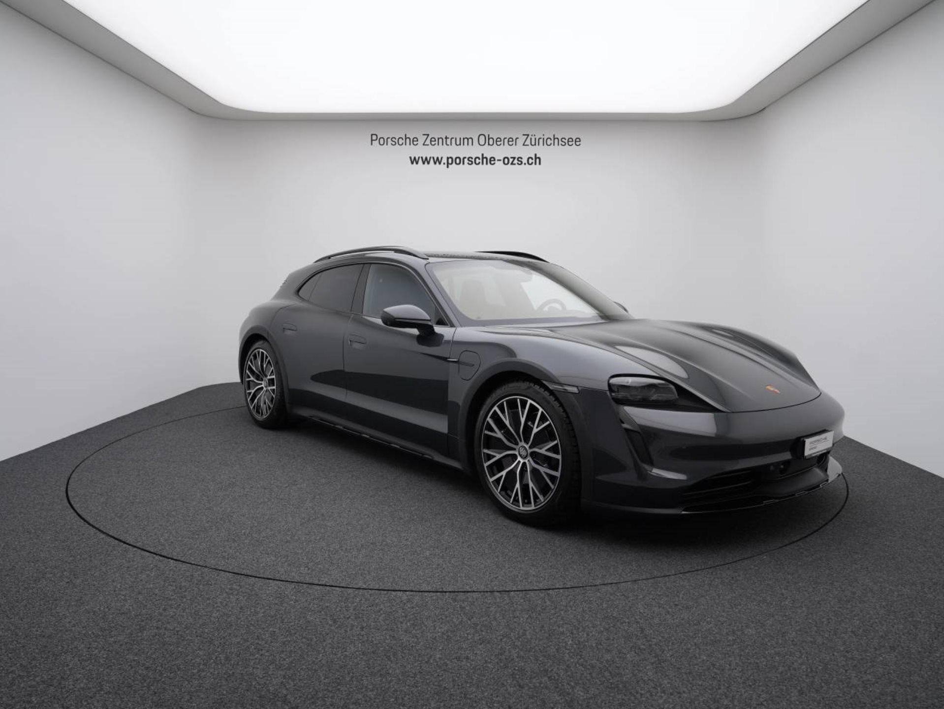 PORSCHE Taycan 4 Cross Turismo-image-8
