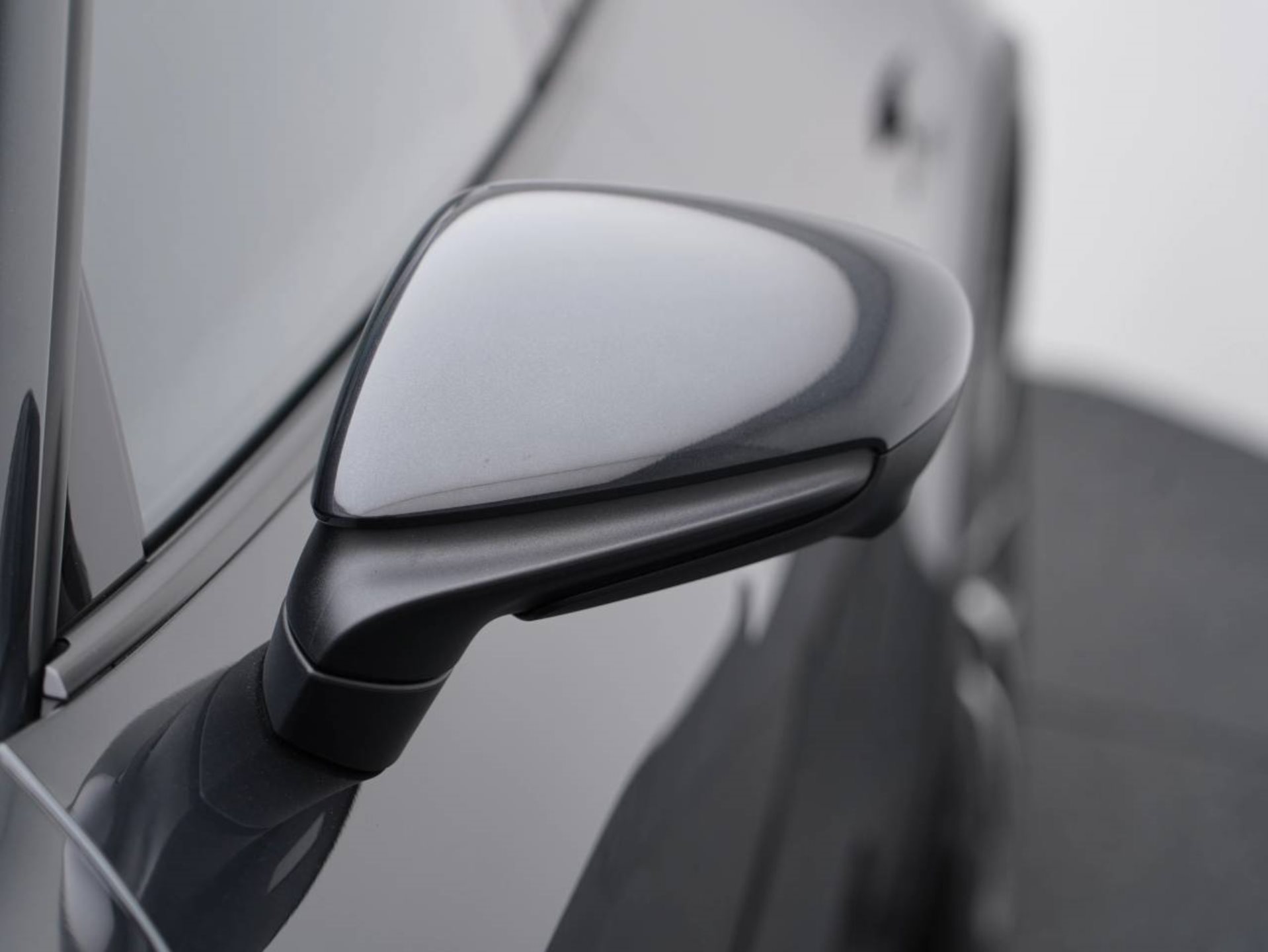 PORSCHE Taycan 4 Cross Turismo-image-13