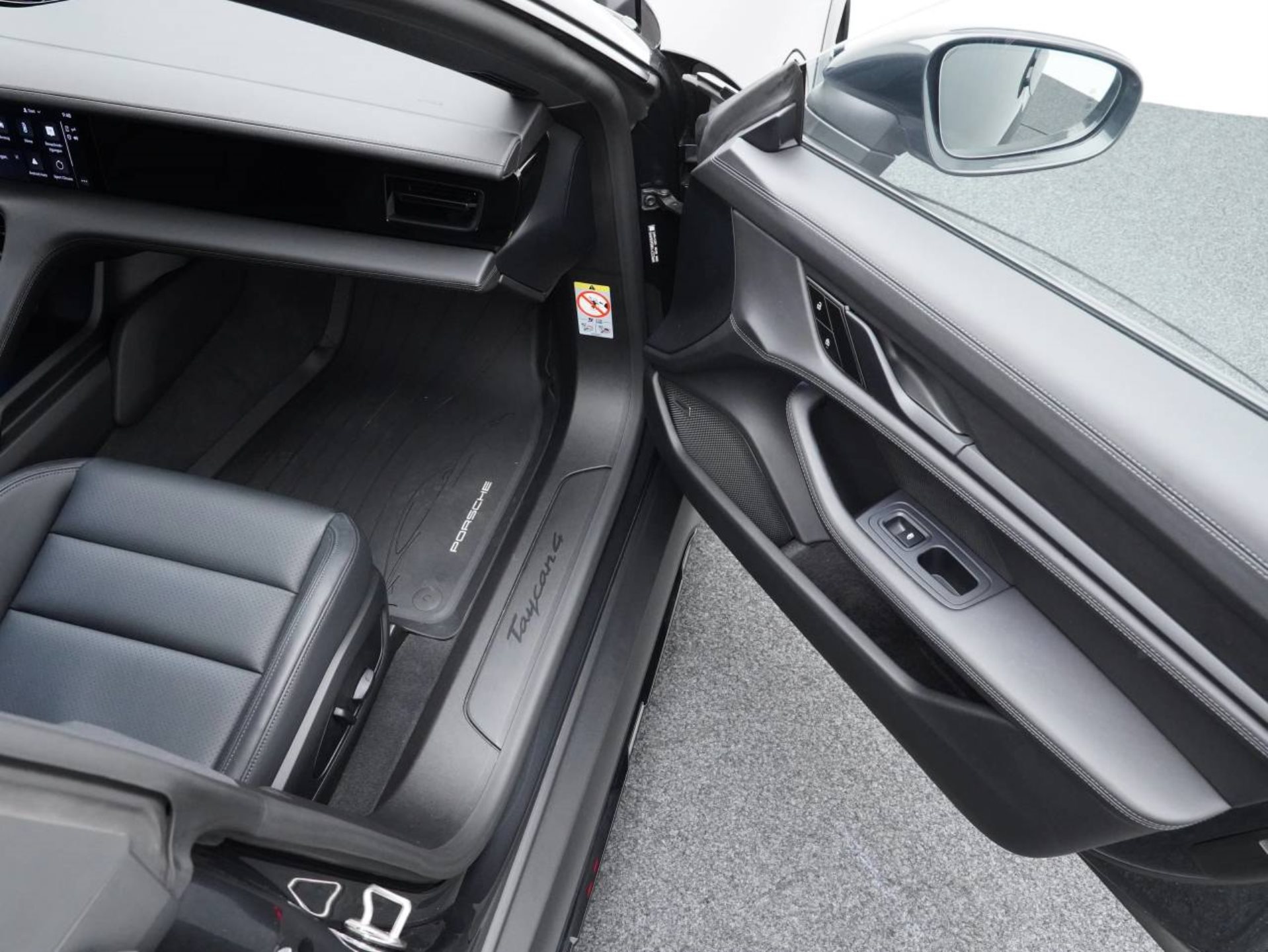 PORSCHE Taycan 4 Cross Turismo-image-23