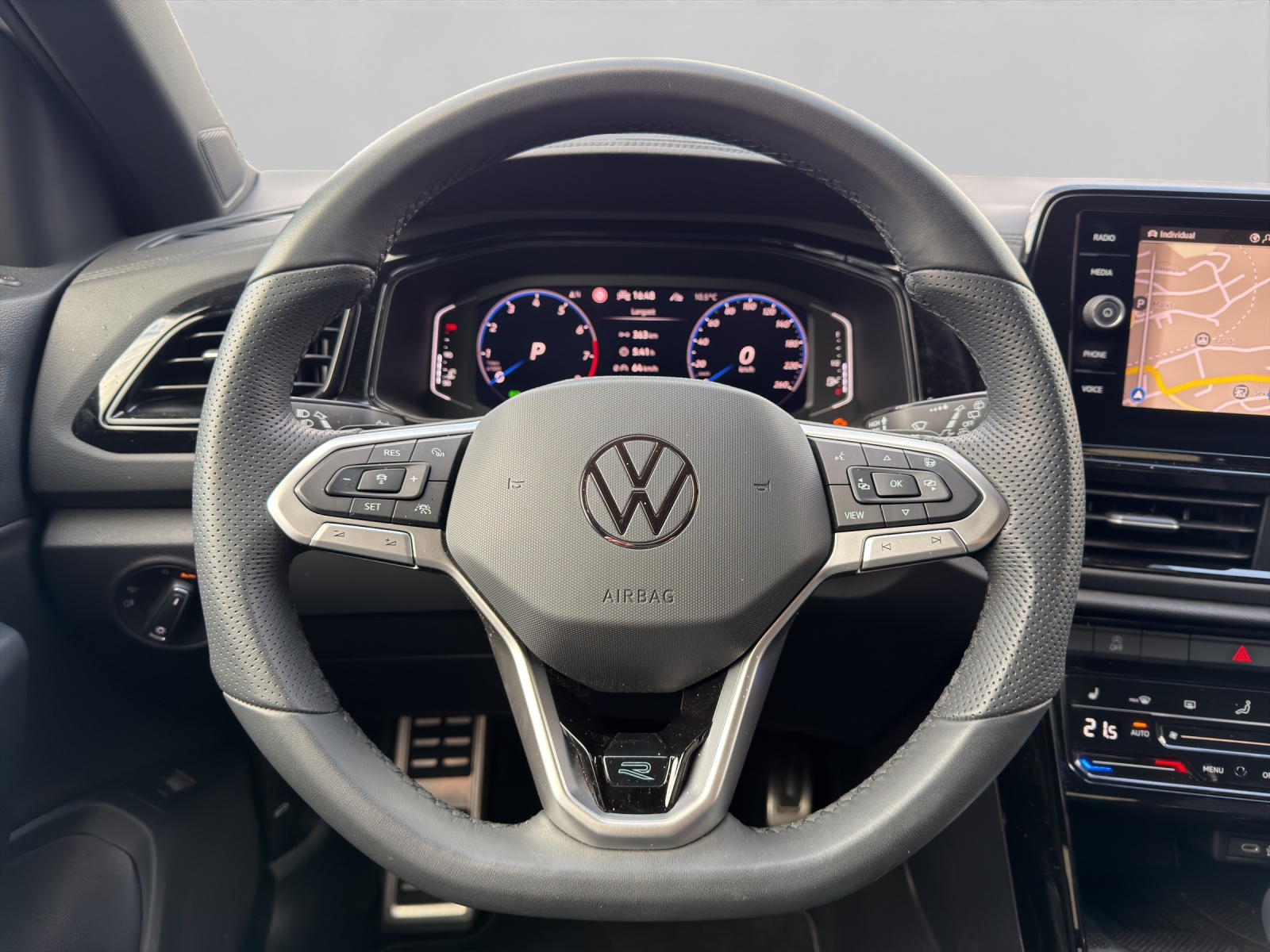 VW T-Roc 2.0 TSI R-Line DSG 4Motion-image-10